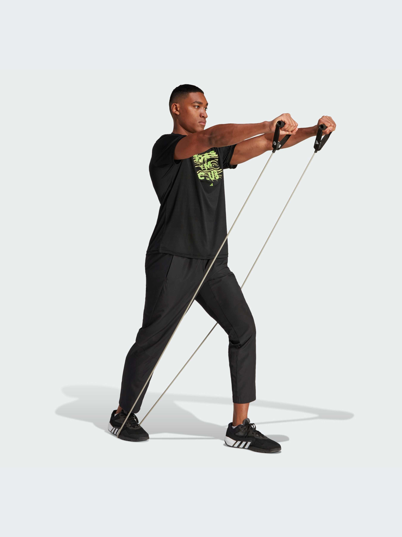 Спортивная футболка Adidas Graphics модель IL7008 Спортивная футболка Adidas Graphics модель IL7008 Фото