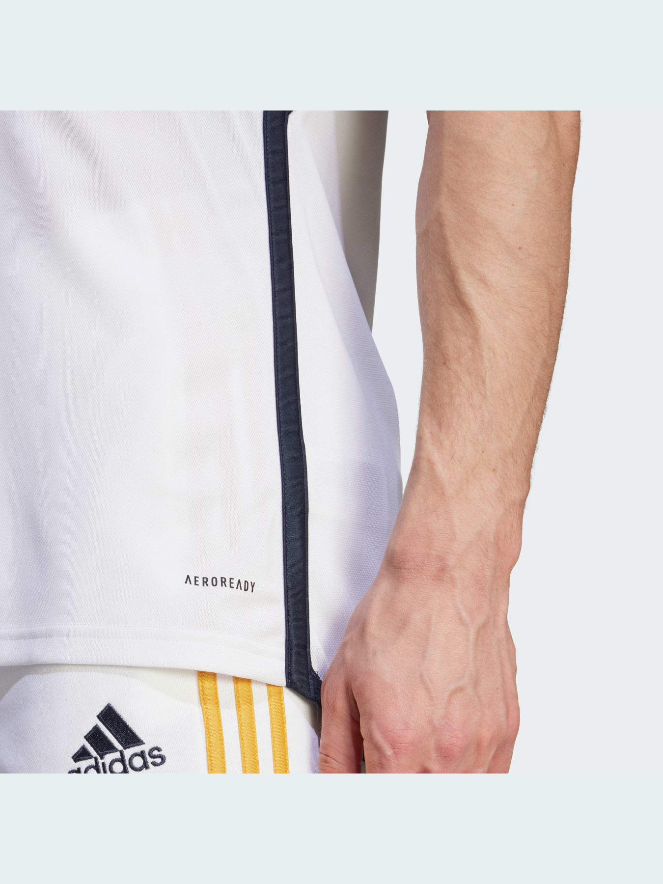 Футболка спортивная Adidas модель HR3796 Футболка спортивная Adidas модель HR3796 Фото