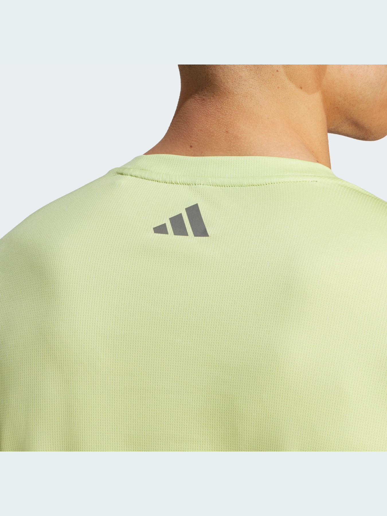 Футболка спортивна Adidas Graphics модель IL7009 Фото