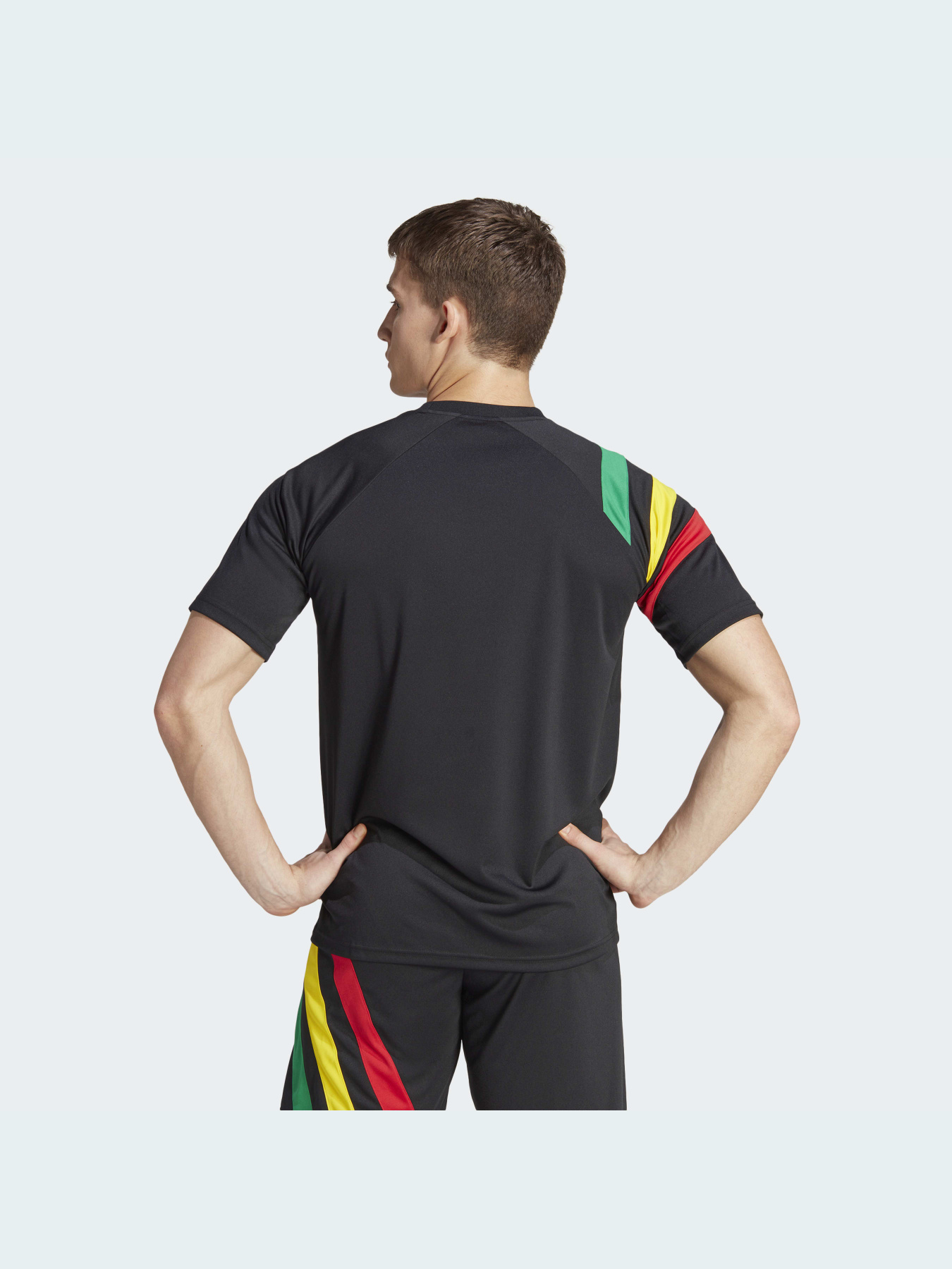 Футболка спортивная Adidas модель IK5737 Футболка спортивная Adidas модель IK5737 Фото