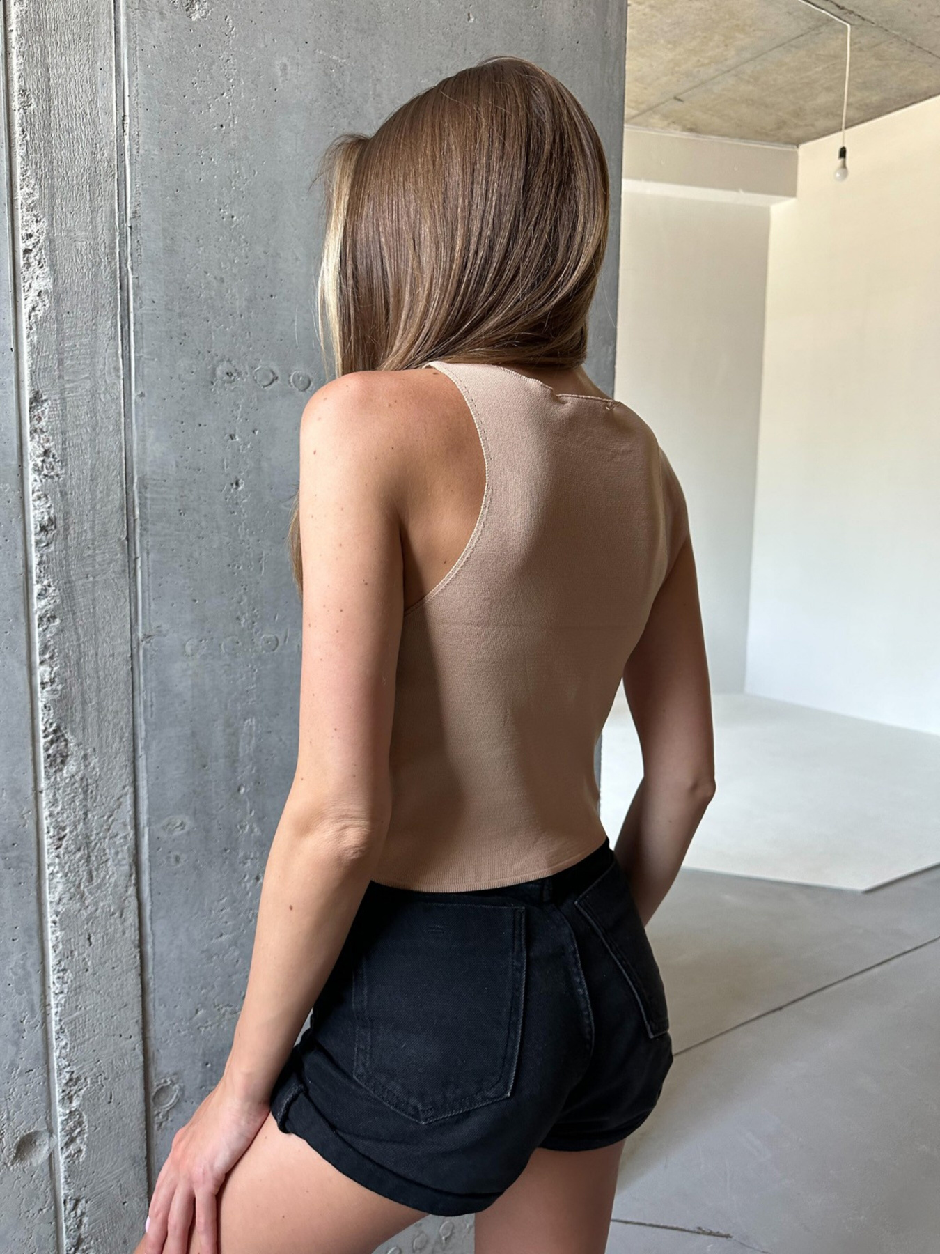 Майка ISSA Plus модель WN20-517_brown Фото