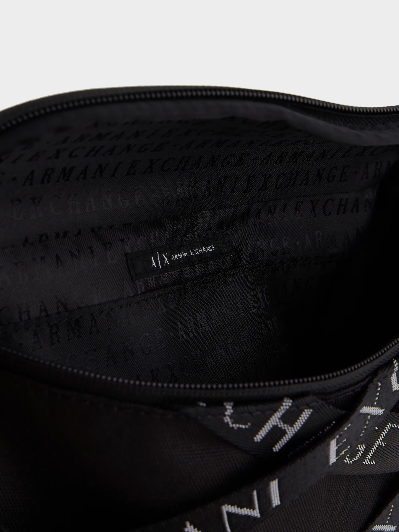 Сумки Armani Exchange модель 952589-3F880-00020 Фото