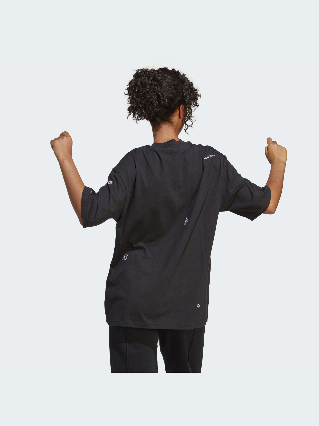 Футболка Adidas Graphics модель IC0797 Футболка Adidas Graphics модель IC0797 Фото