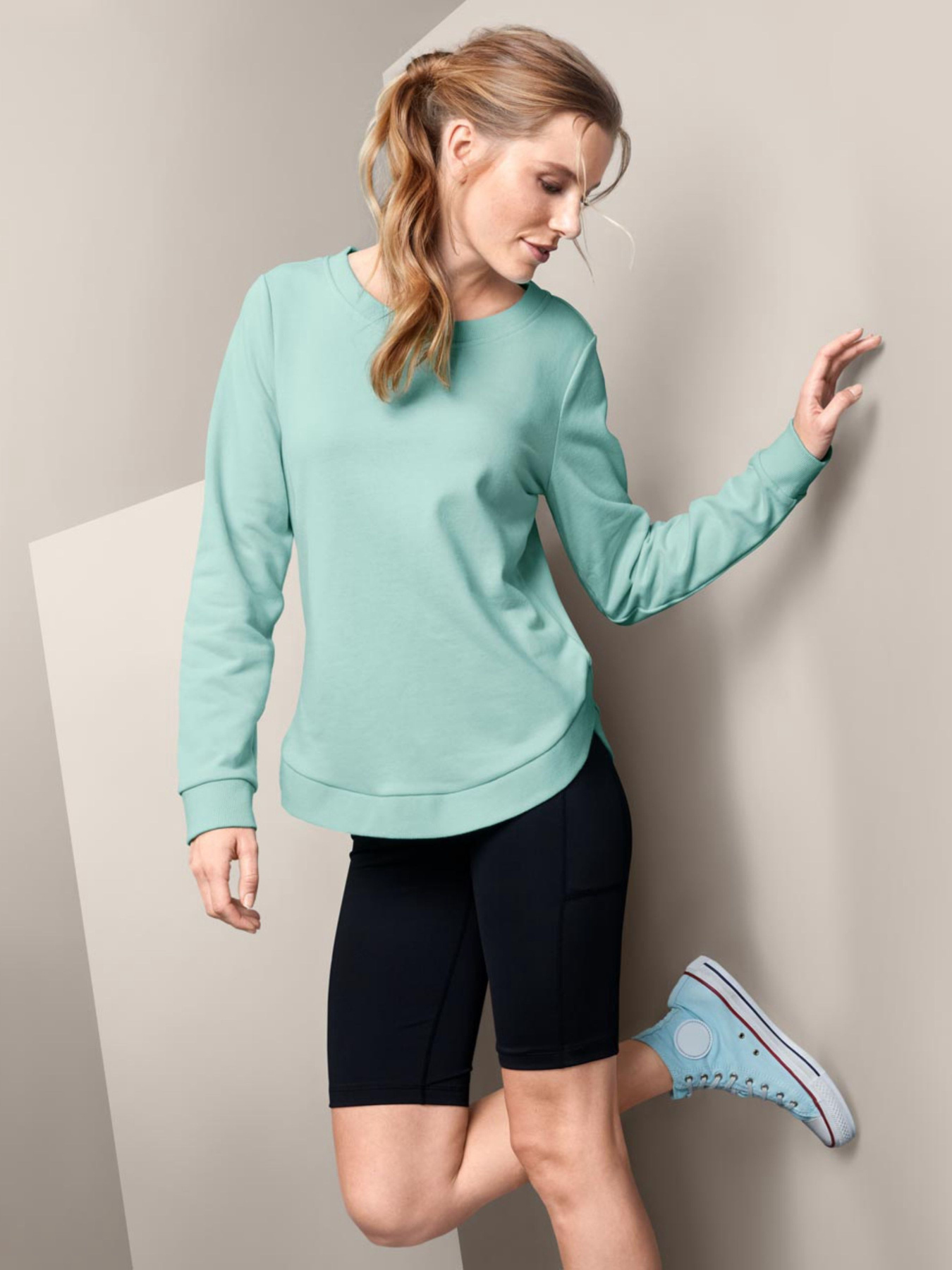 Свитшот Tchibo модель T1688995657 Фото