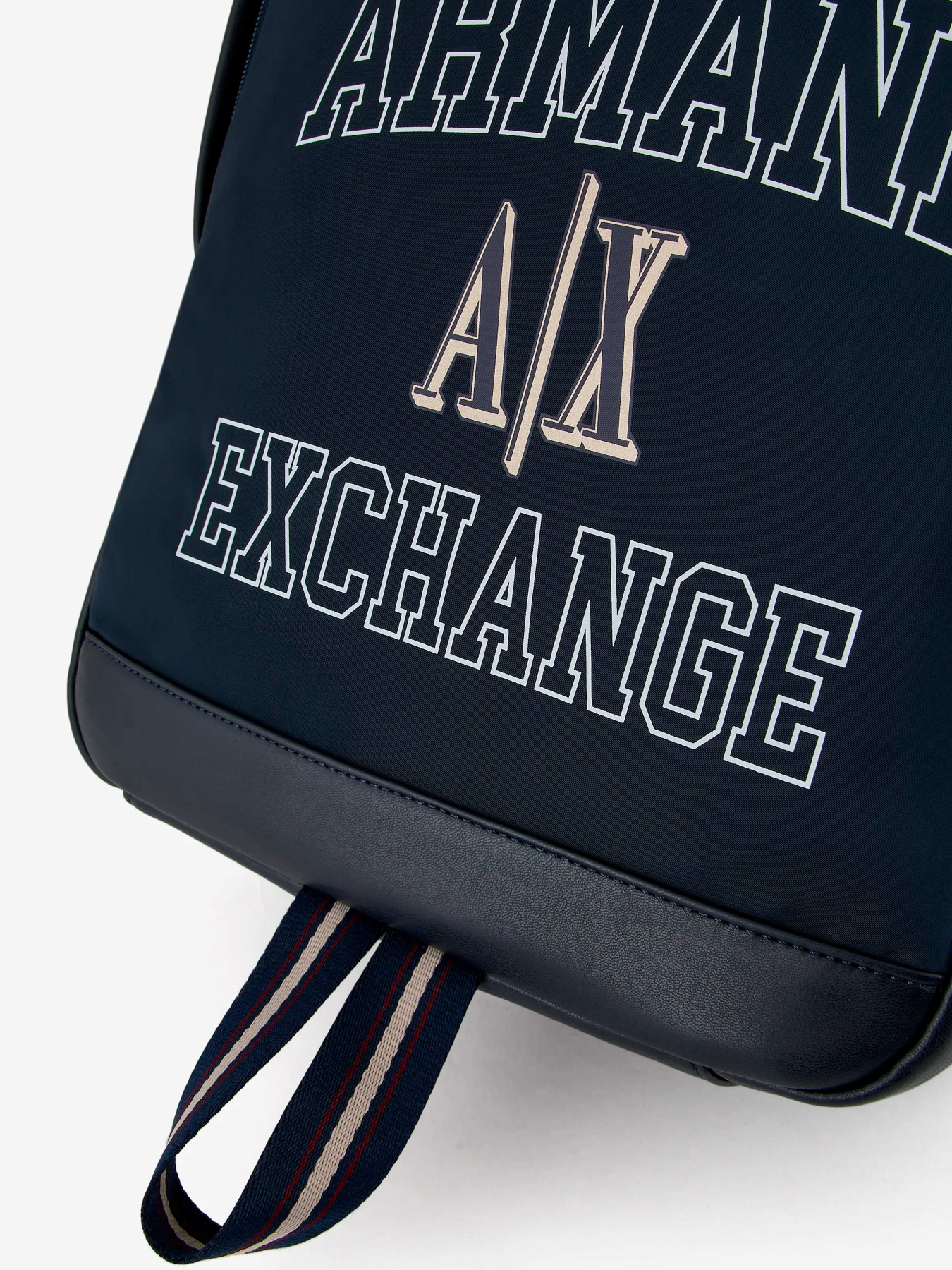 Рюкзаки Armani Exchange модель 952578-3F874-05139 Рюкзаки Armani Exchange модель 952578-3F874-05139 Фото