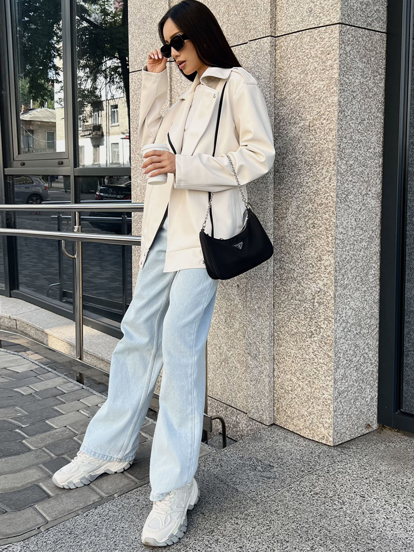 Шкіряна куртка Jadone Fashion модель Kurtka_Derbi_bila Фото