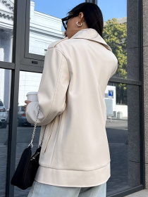 Шкіряна куртка Jadone Fashion модель Kurtka_Derbi_bila Фото