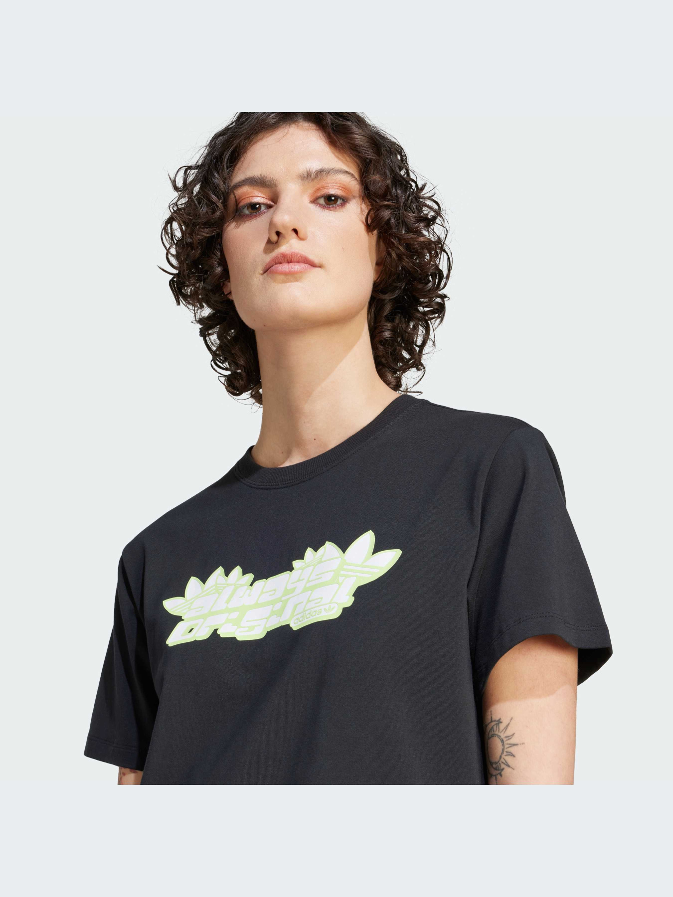 Футболка Adidas Graphics модель IK0496 Фото