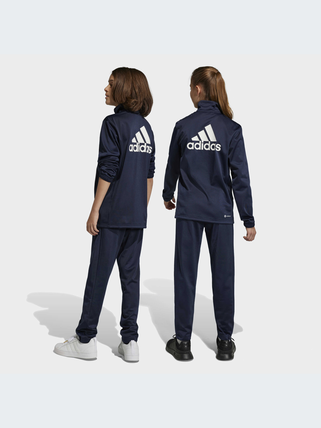 Спортивний костюм Adidas модель IC5685 Фото