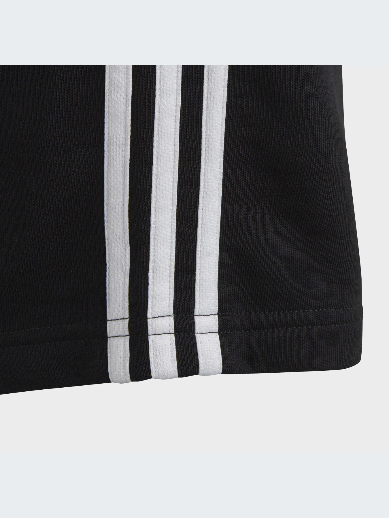 Повседневные шорты Adidas модель IC3631 Повседневные шорты Adidas модель IC3631 Фото