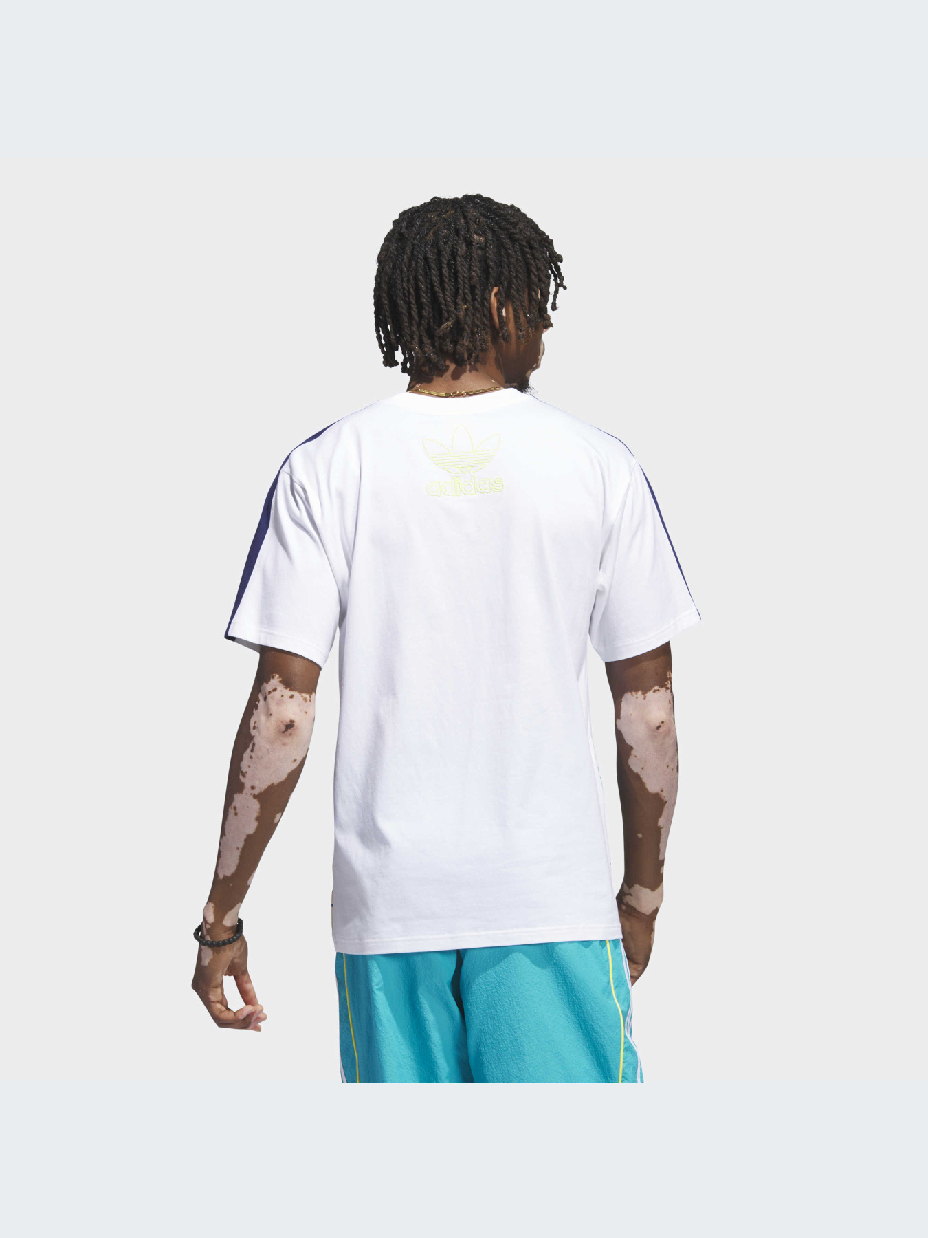 Футболка Adidas Graphics модель IN4777 Футболка Adidas Graphics модель IN4777 Фото