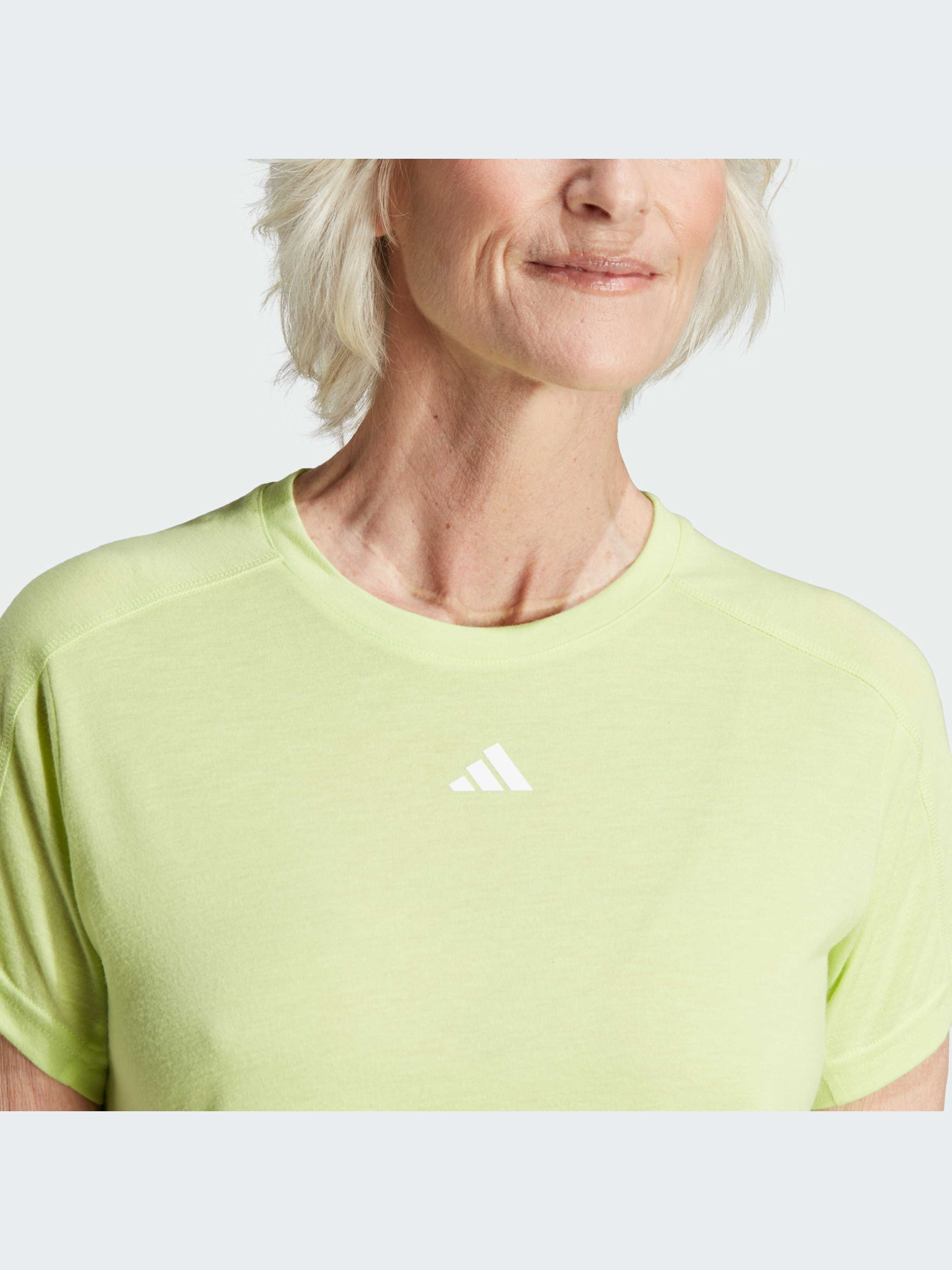 Спортивная футболка Adidas модель IL3227 Спортивная футболка Adidas модель IL3227 Фото