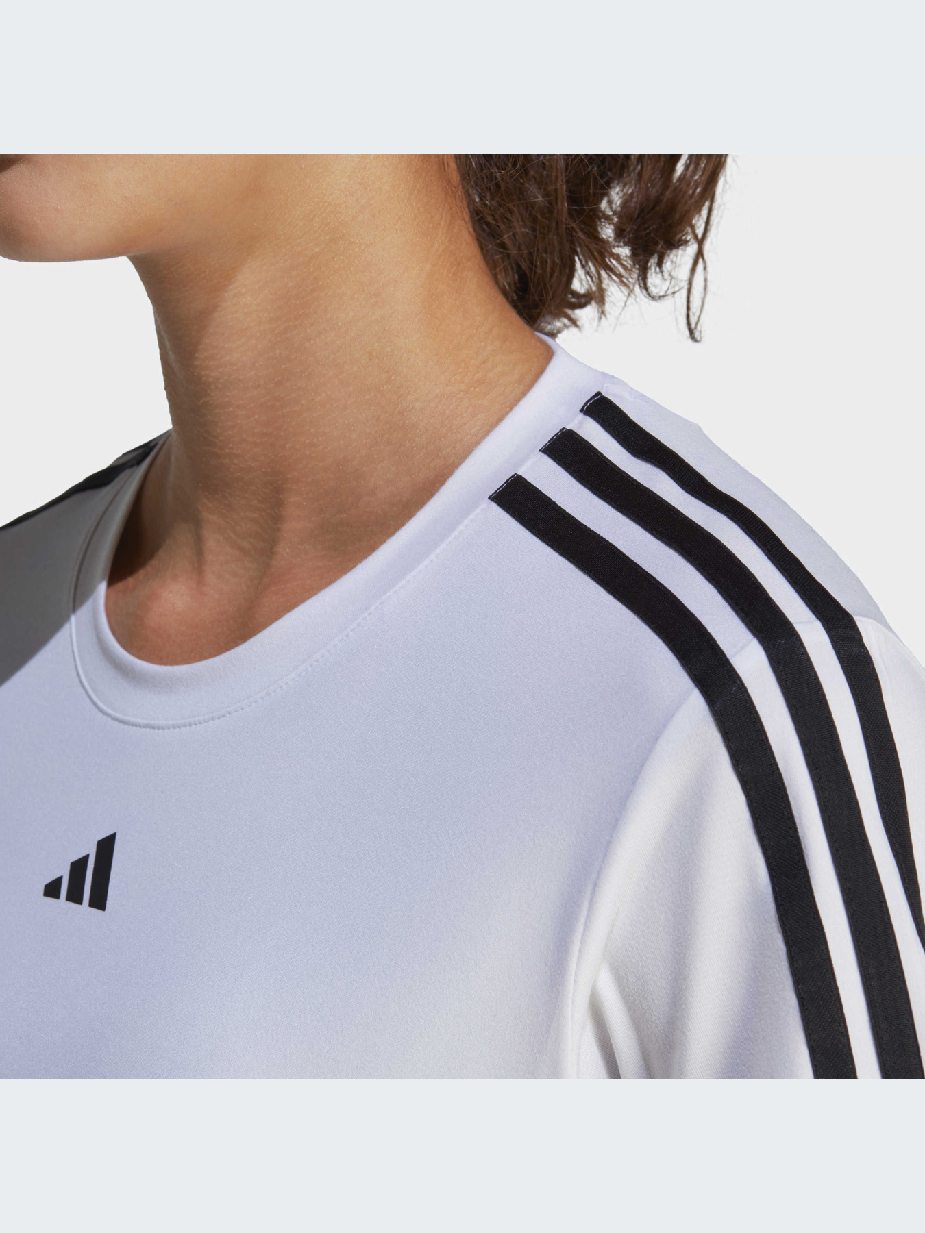 Спортивная футболка Adidas 3 Stripes модель IC5040 Спортивная футболка Adidas 3 Stripes модель IC5040 Фото