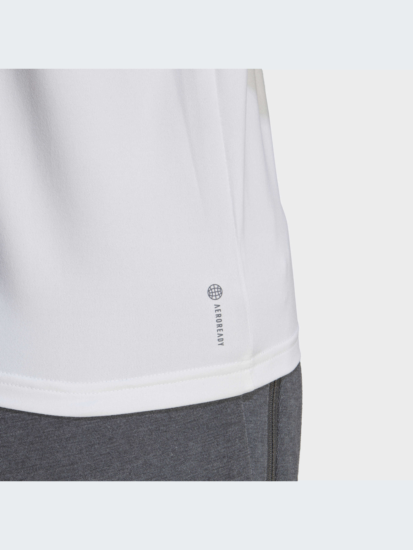 Спортивная футболка Adidas 3 Stripes модель IC5040 Спортивная футболка Adidas 3 Stripes модель IC5040 Фото