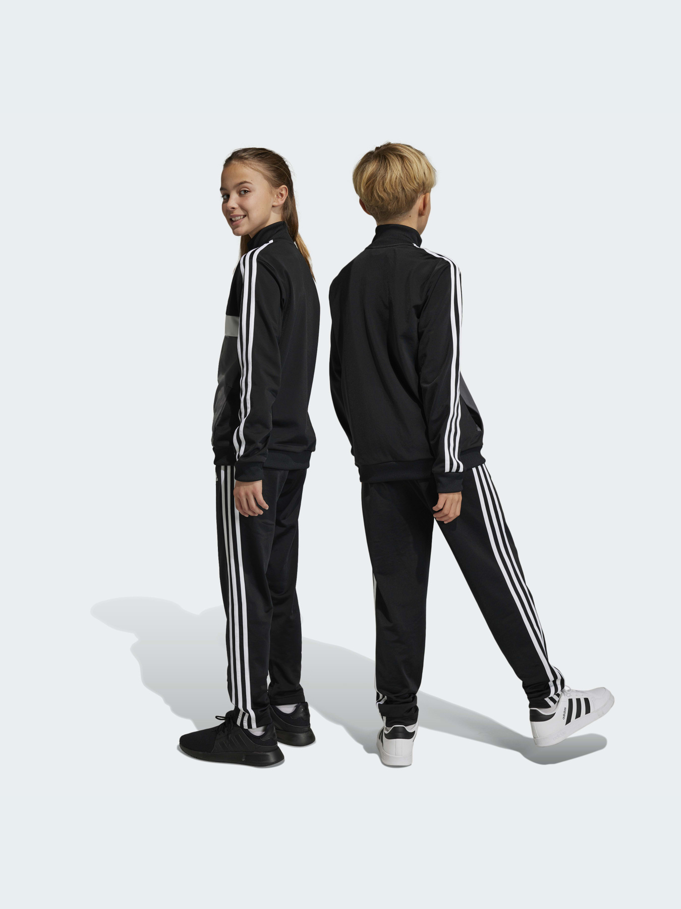 Спортивный костюм Adidas модель HR6406 Фото