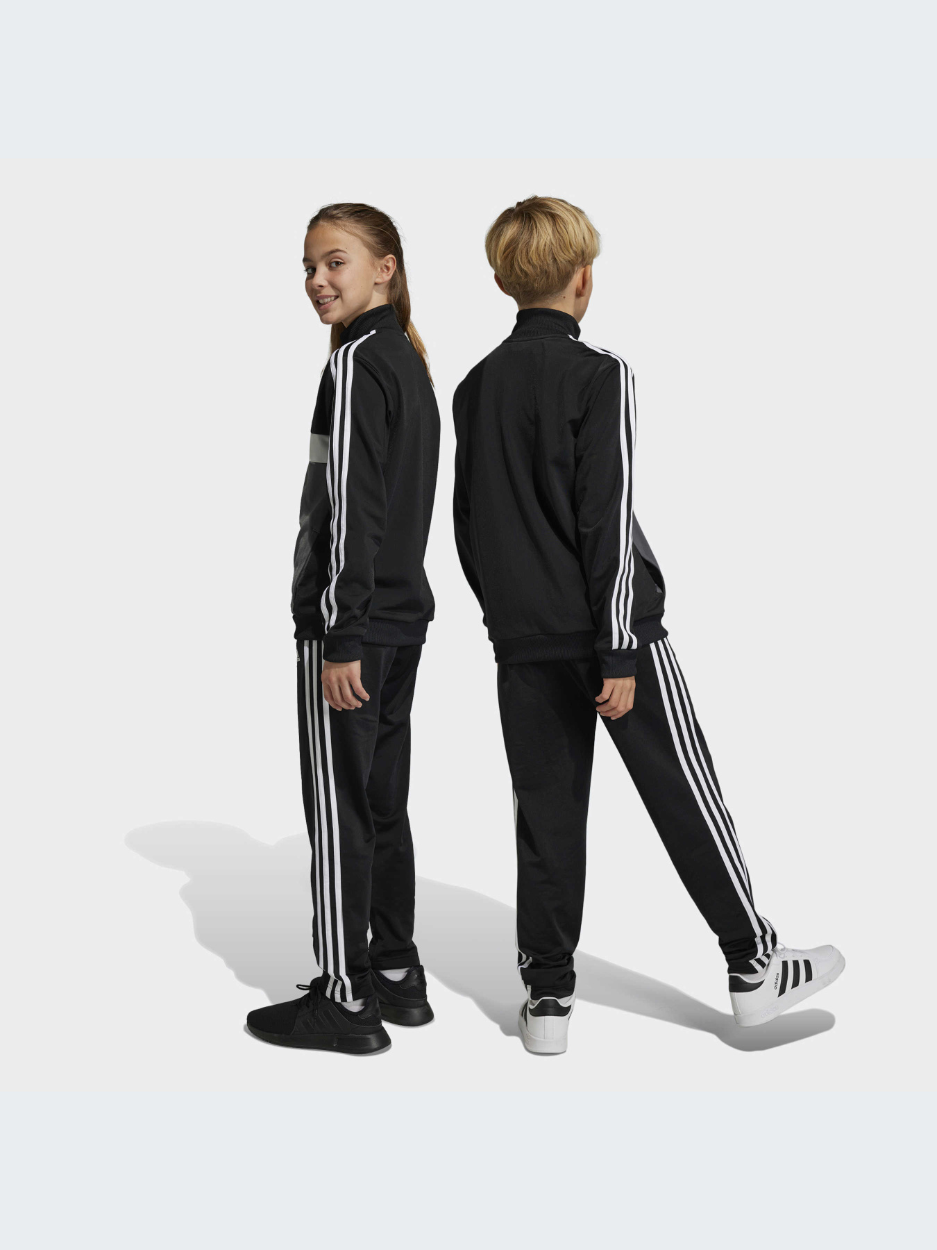 Костюмы Adidas модель HR6406 Костюмы Adidas модель HR6406 Фото