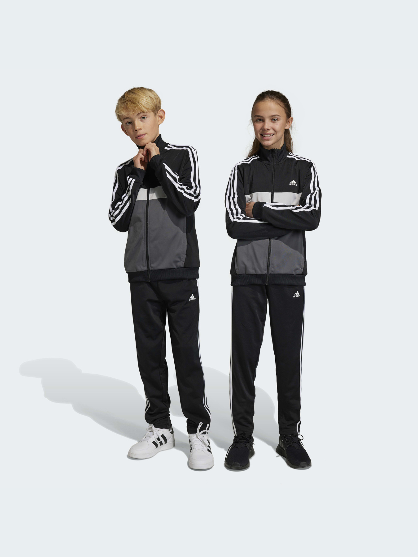 Спортивный костюм Adidas модель HR6406 Фото