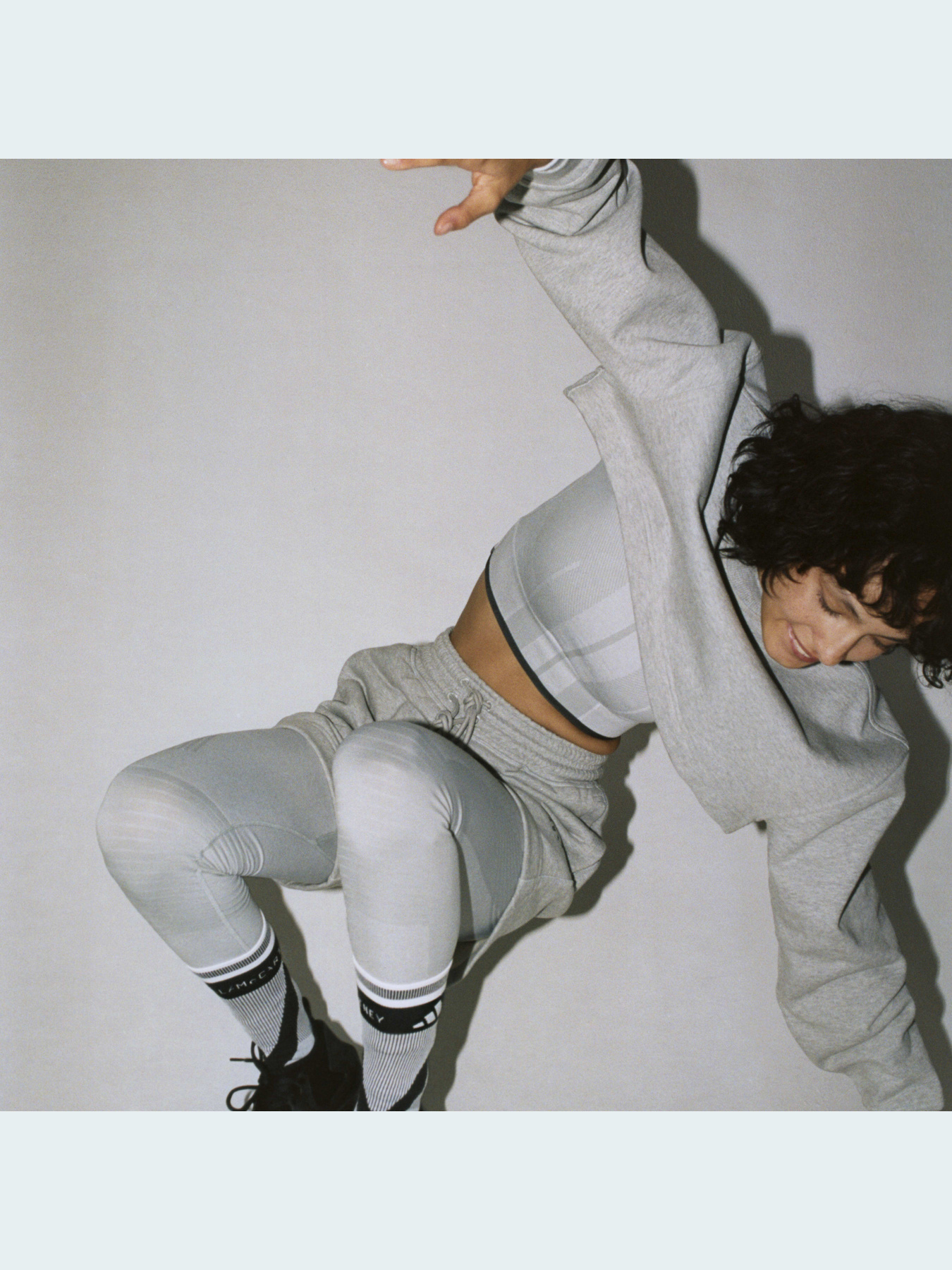 Топ спортивный Adidas модель HR4511 Фото