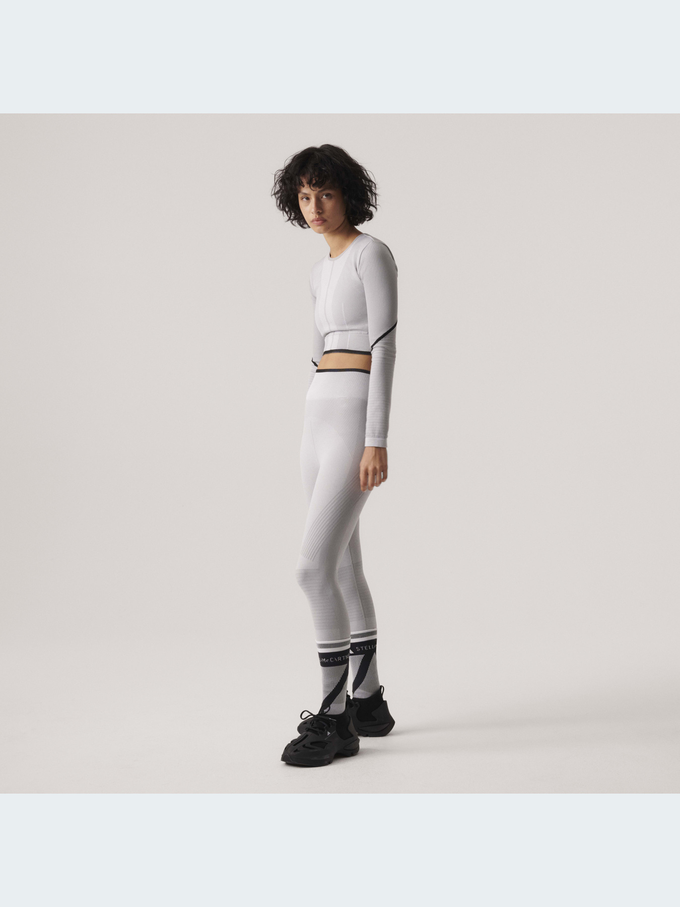 Спортивный топ Adidas модель HR4511 Фото