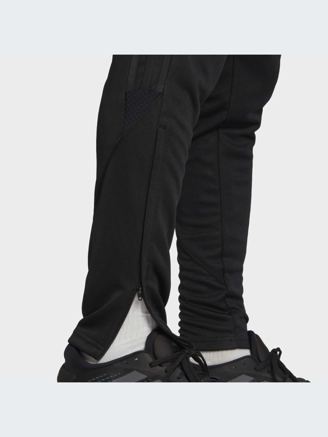 Спортивні штани Adidas Tiro модель HS3530 Спортивні штани Adidas Tiro модель HS3530 Фото