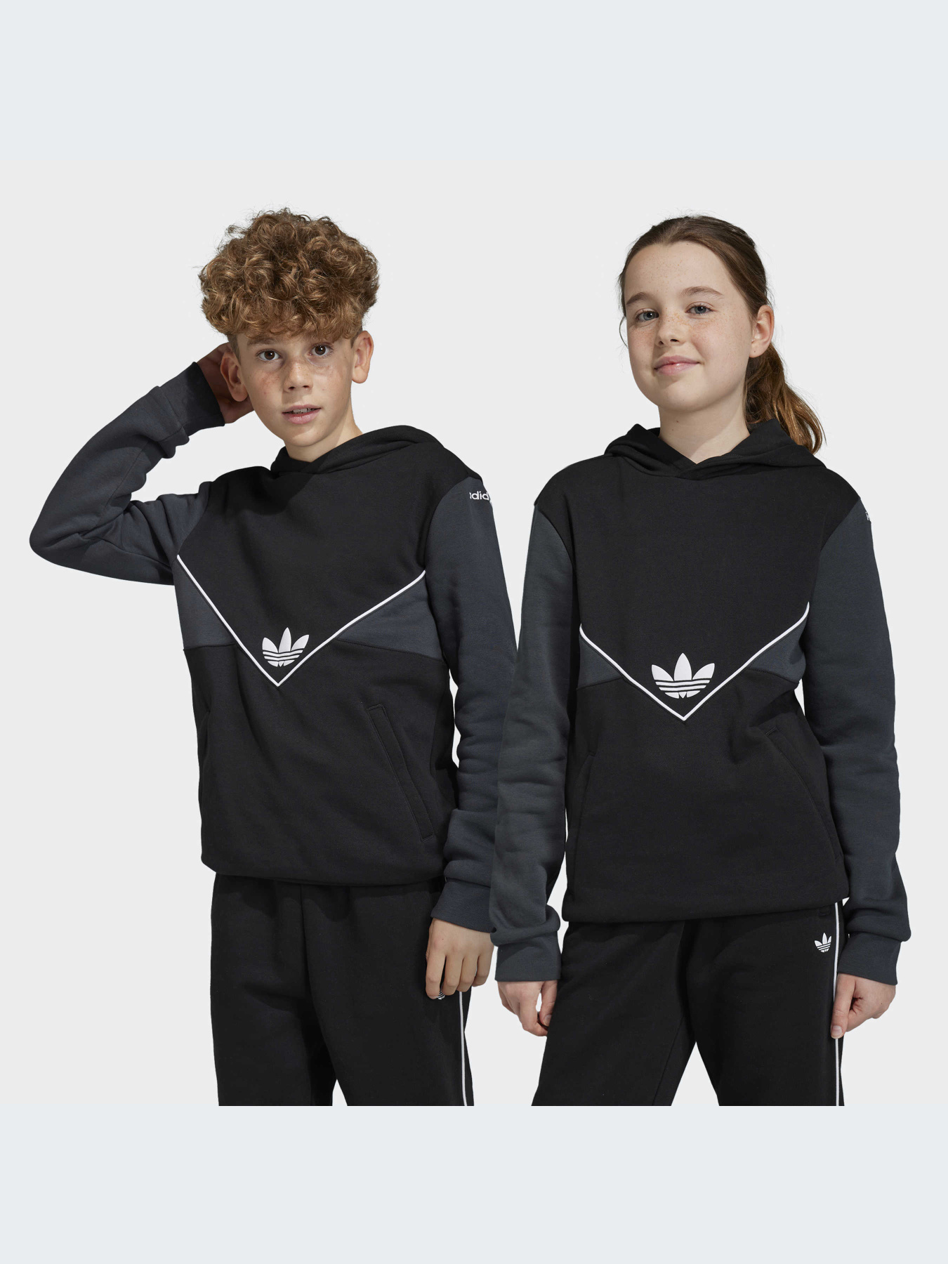 Худі Adidas Adicolor модель IC6228 Худі Adidas Adicolor модель IC6228 Фото