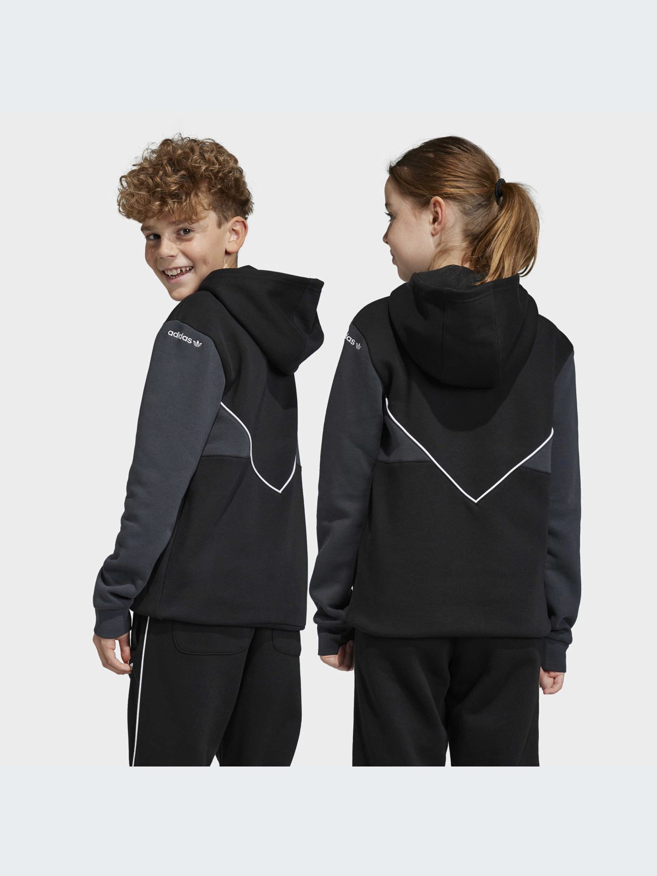 Худі Adidas Adicolor модель IC6228 Худі Adidas Adicolor модель IC6228 Фото