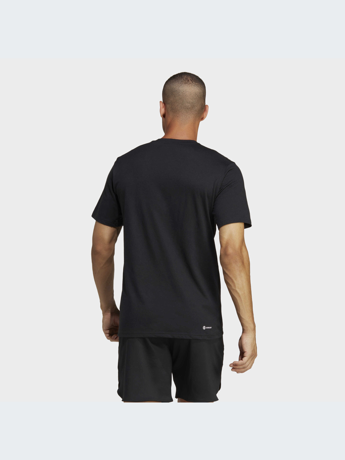 Спортивная футболка Adidas модель IB8256 Спортивная футболка Adidas модель IB8256 Фото