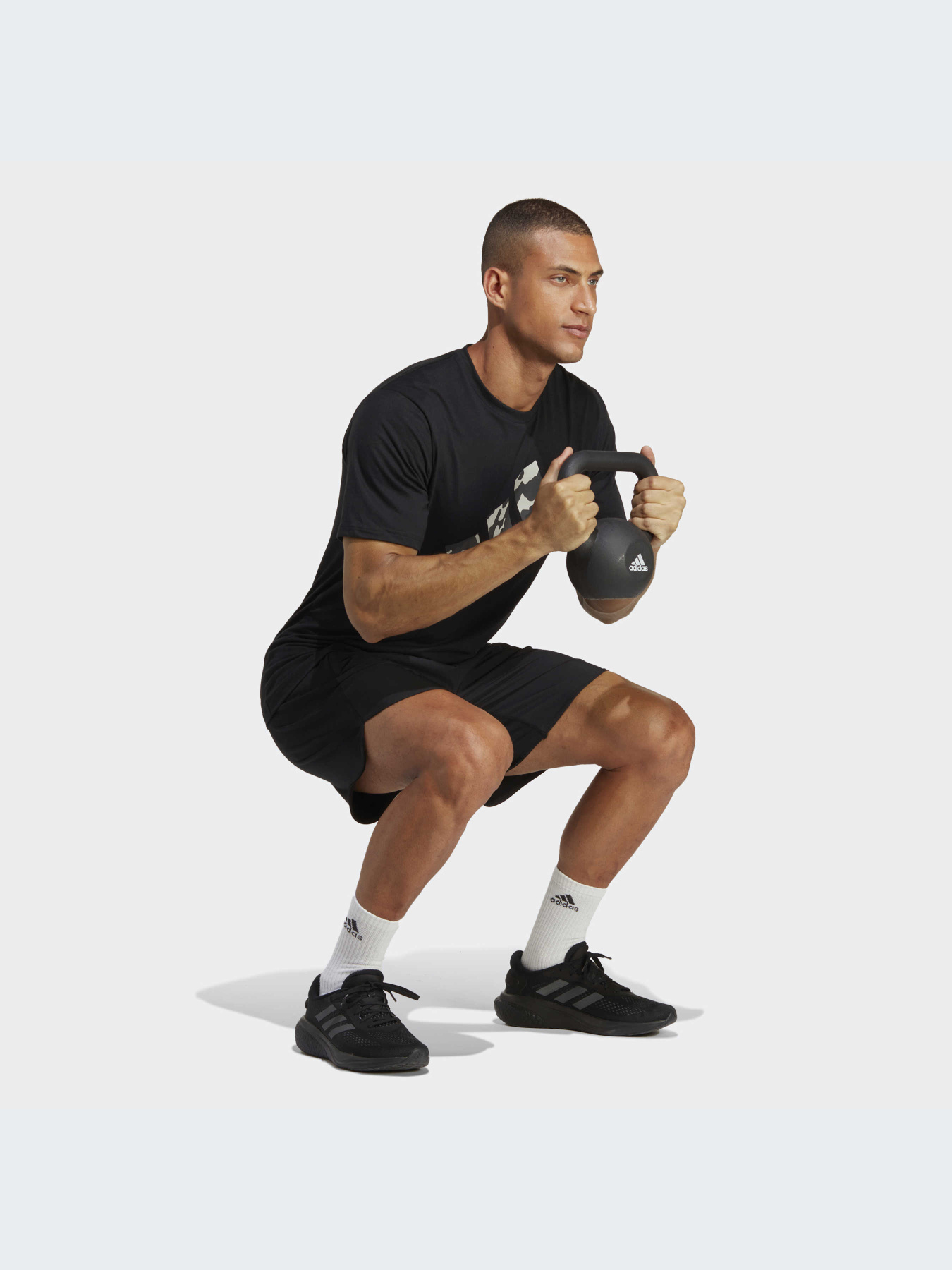 Спортивная футболка Adidas модель IB8256 Спортивная футболка Adidas модель IB8256 Фото