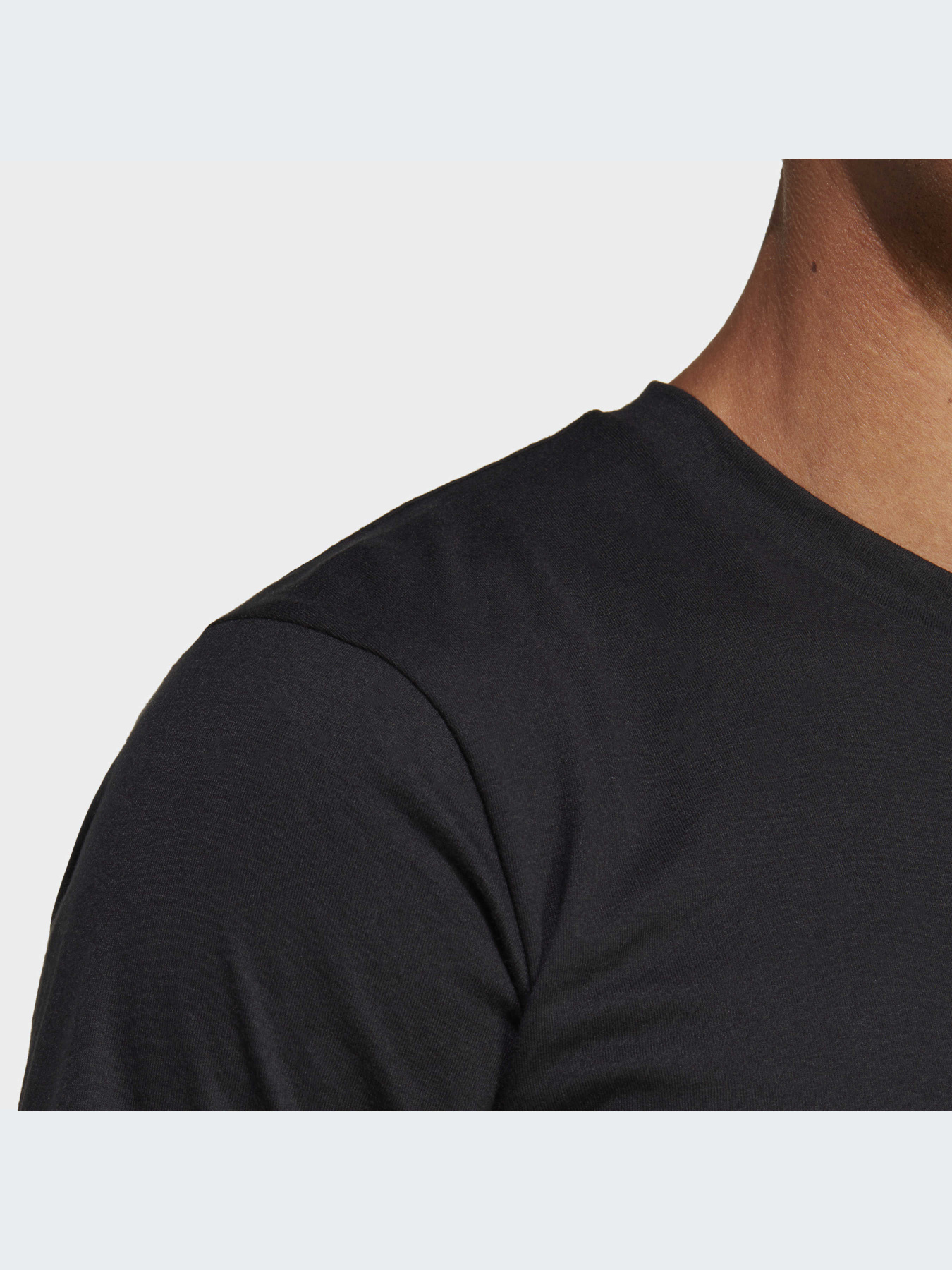 Спортивная футболка Adidas модель IB8256 Спортивная футболка Adidas модель IB8256 Фото