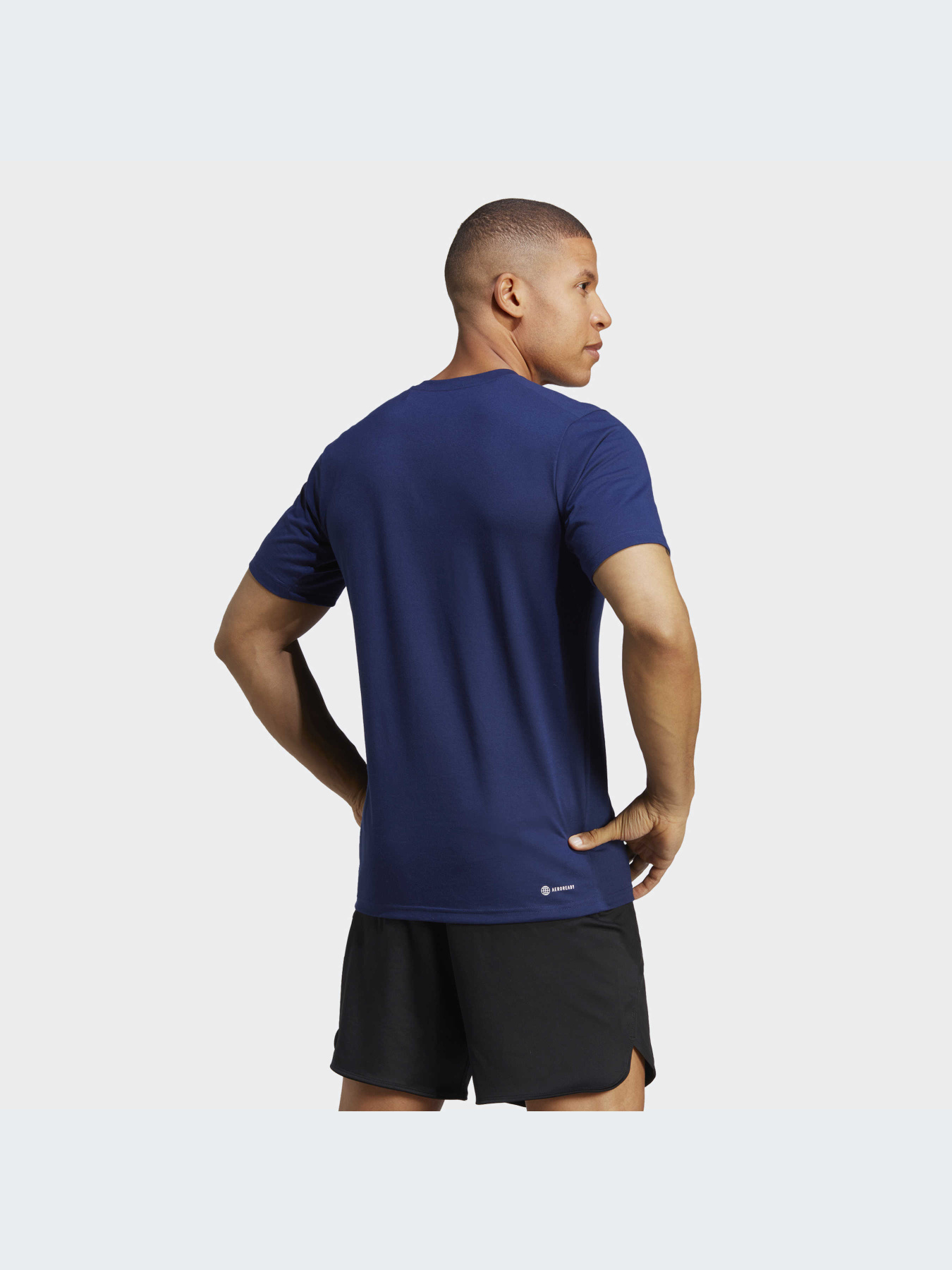 Спортивная футболка Adidas модель IB8258 Спортивная футболка Adidas модель IB8258 Фото