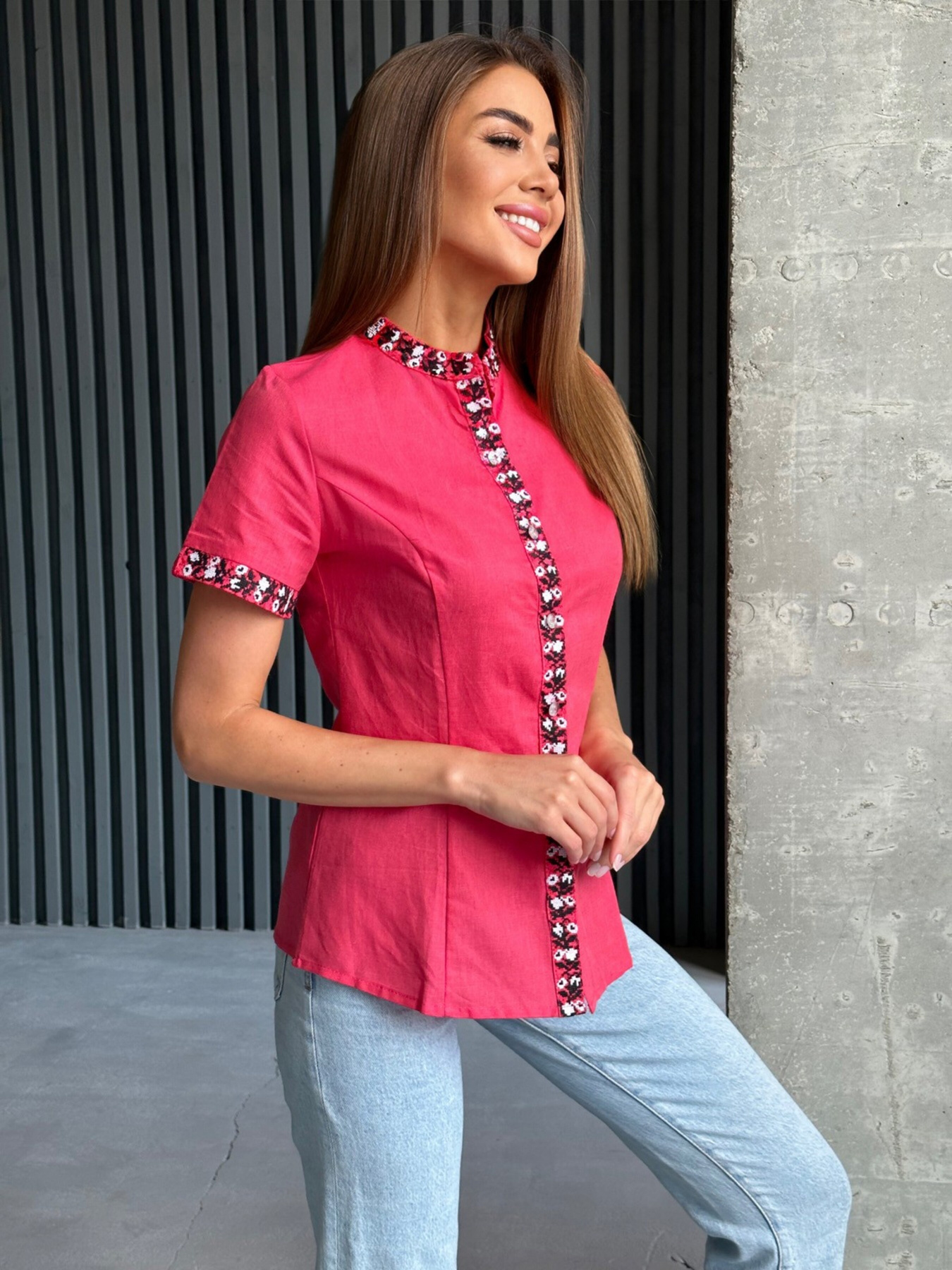 Вышитая рубашка ISSA Plus модель WN20-527_raspberry Фото