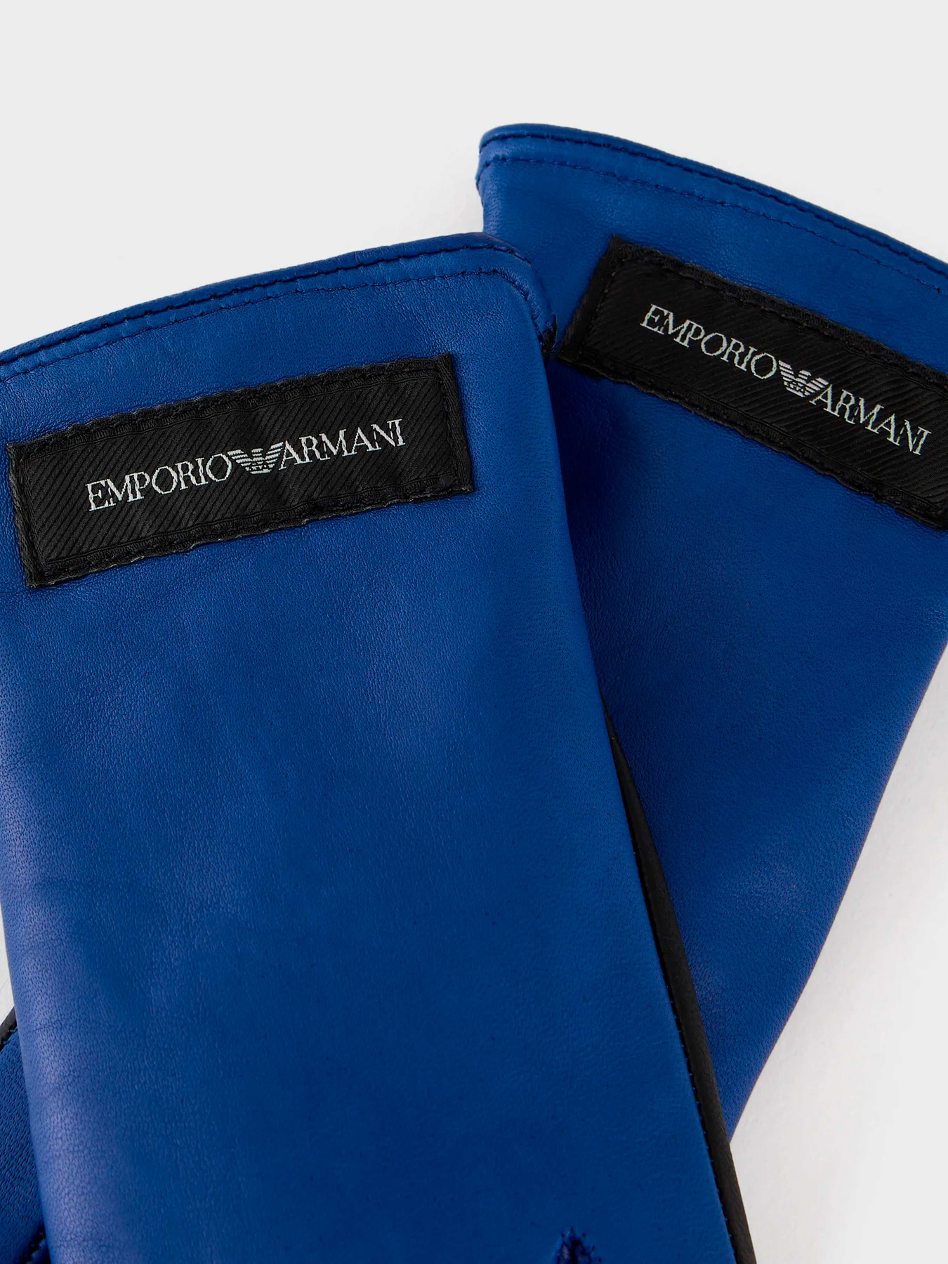 Перчатки и варежки Emporio Armani модель 634030-3F200-04433 Фото