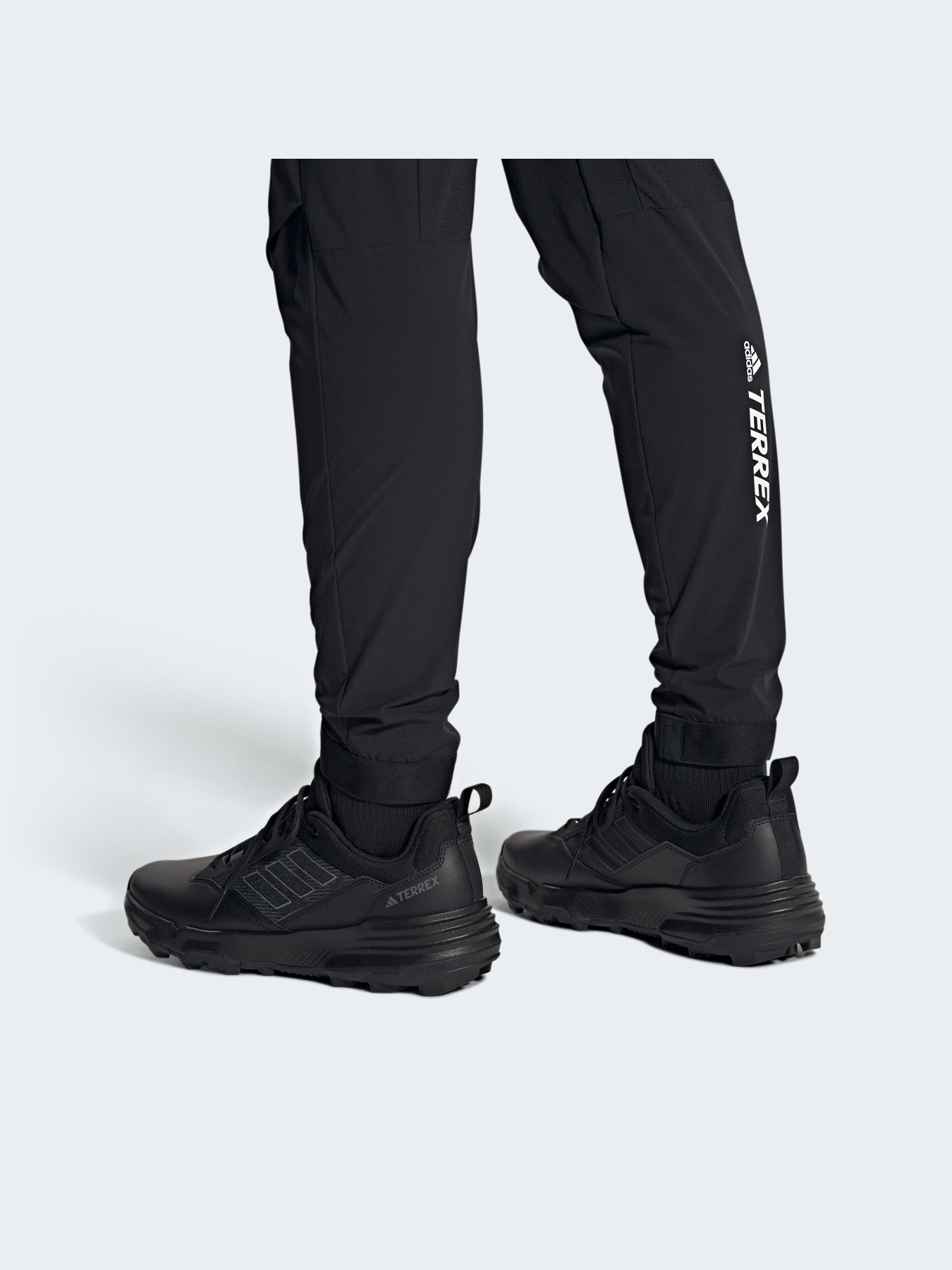 Кросівки повсякденні Adidas модель IF4980 Фото