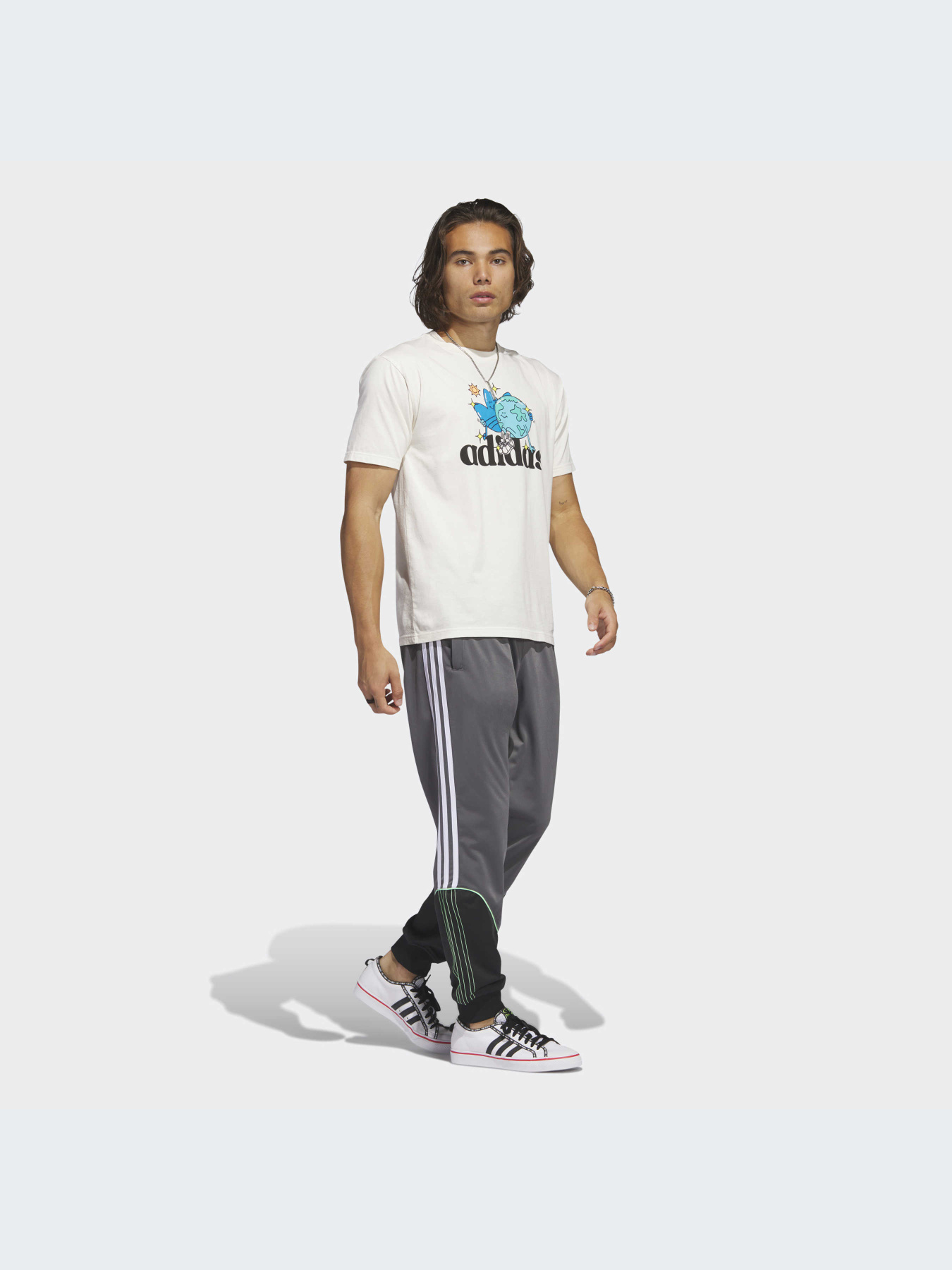 Футболка Adidas Graphics модель IC5564 Футболка Adidas Graphics модель IC5564 Фото
