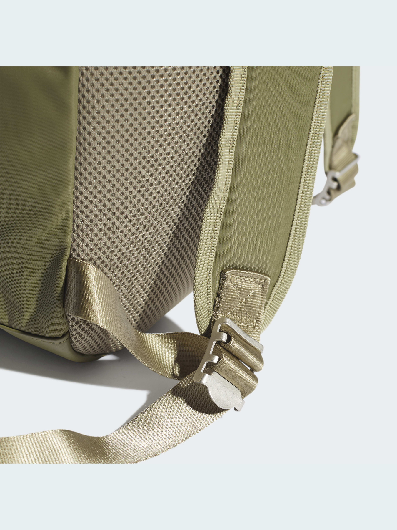 Повседневный рюкзак Adidas модель H22706 Повседневный рюкзак Adidas модель H22706 Фото