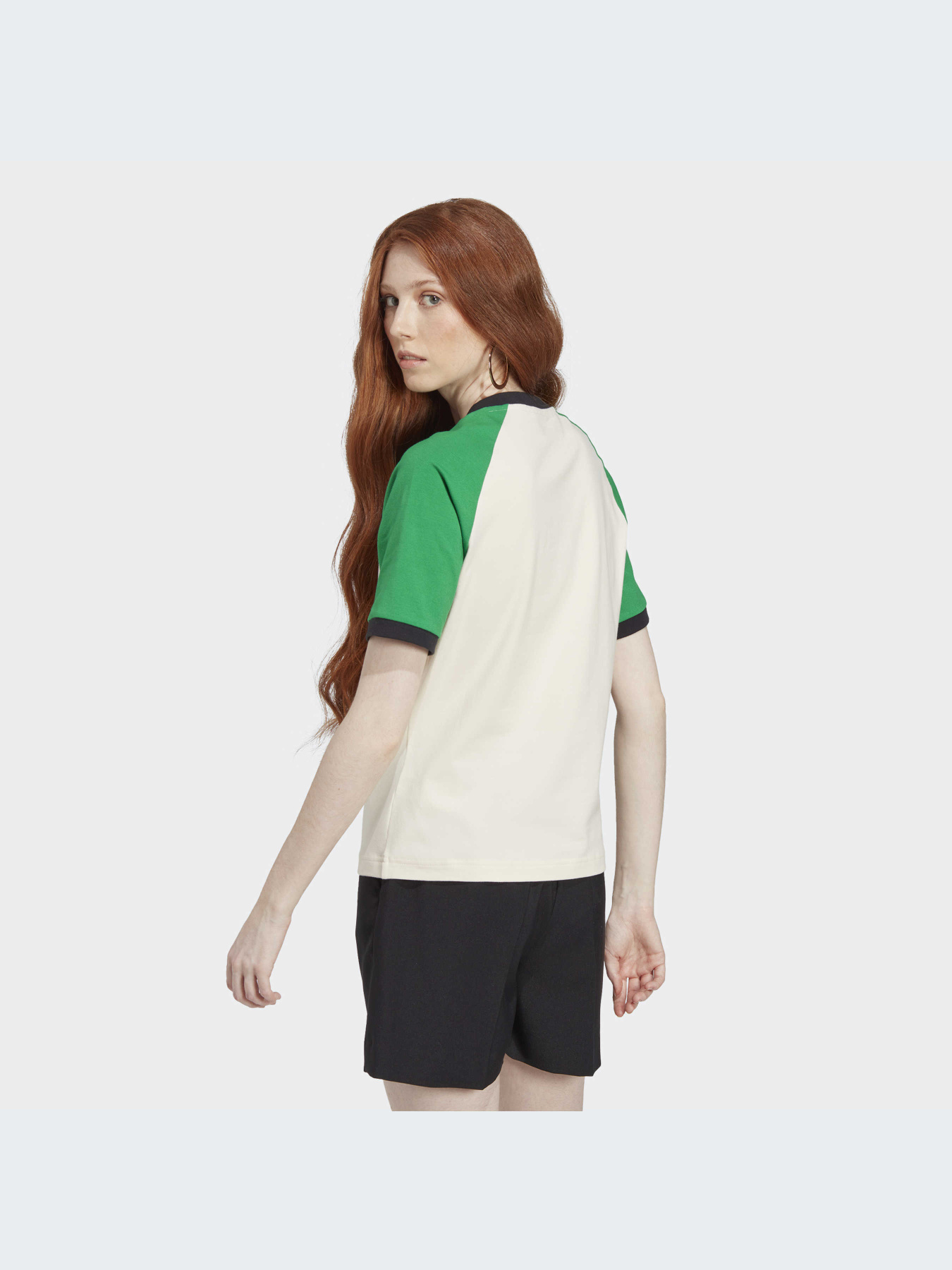 Футболка Adidas Adicolor модель IK7885 Футболка Adidas Adicolor модель IK7885 Фото