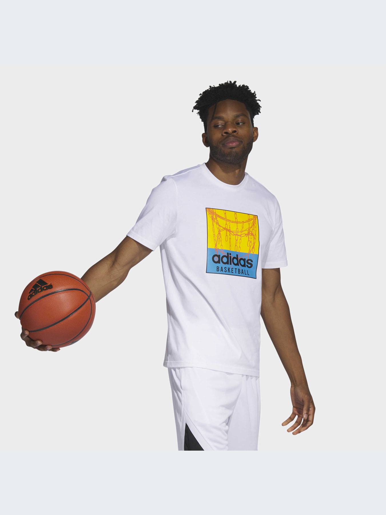 Спортивная футболка Adidas Graphics модель IC1861 Спортивная футболка Adidas Graphics модель IC1861 Фото