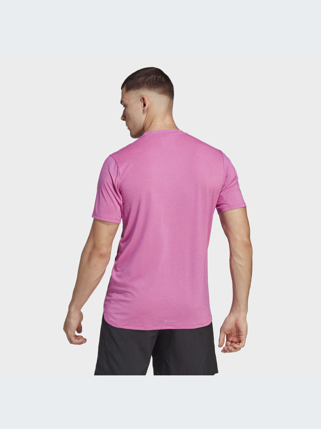 Спортивная футболка Adidas модель IB9107 Спортивная футболка Adidas модель IB9107 Фото