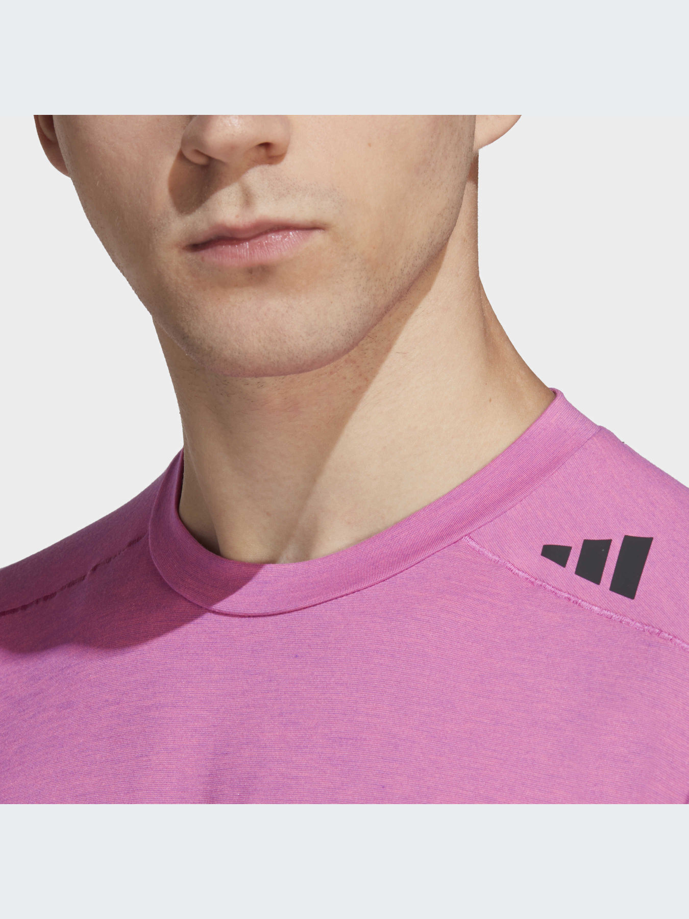 Спортивная футболка Adidas модель IB9107 Спортивная футболка Adidas модель IB9107 Фото