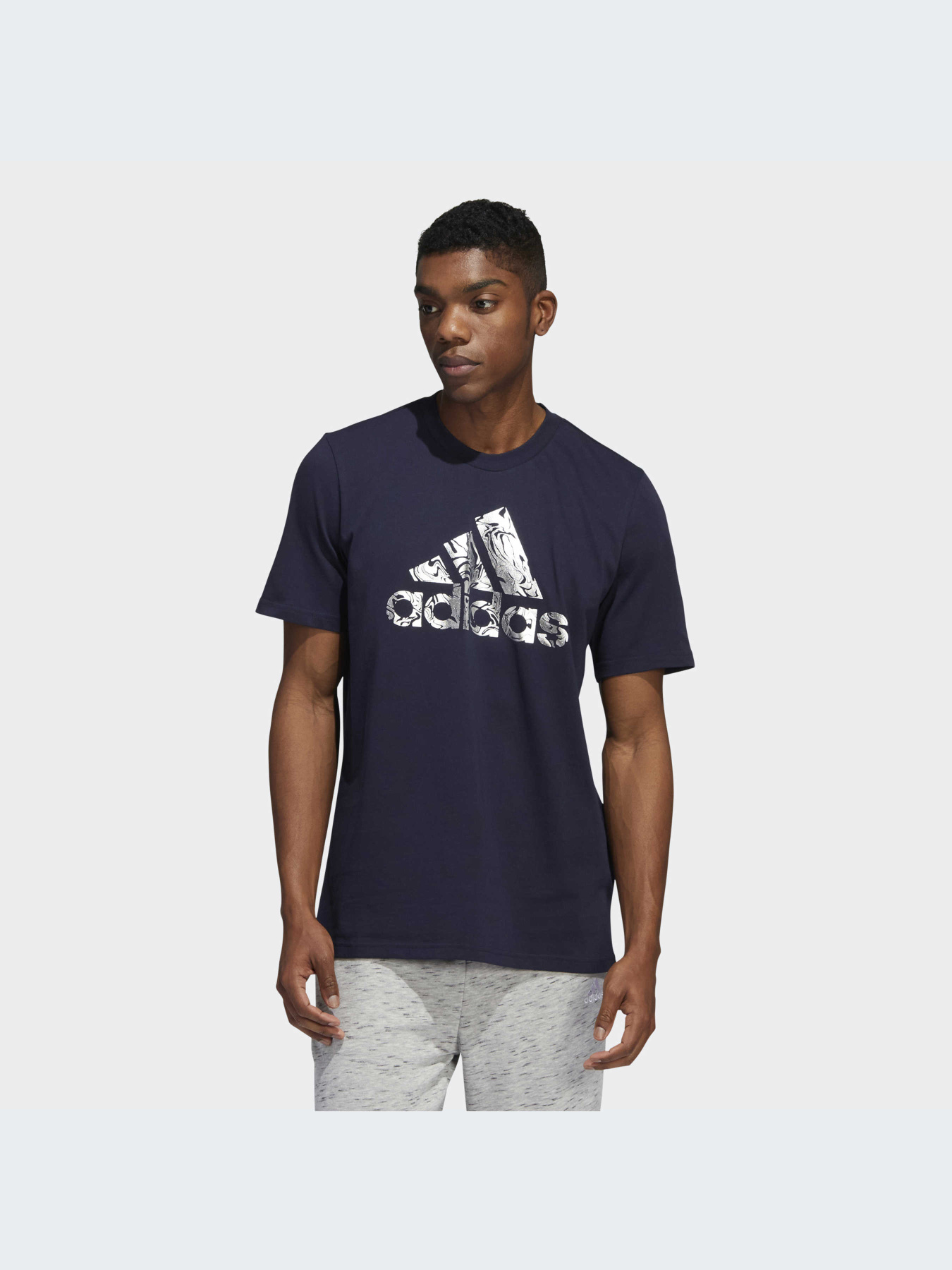 Футболка Adidas Graphics модель HK9159 Футболка Adidas Graphics модель HK9159 Фото