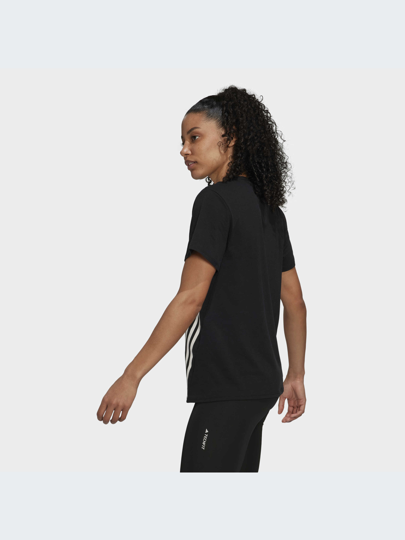 Спортивная футболка Adidas 3 Stripes модель HK6975 Спортивная футболка Adidas 3 Stripes модель HK6975 Фото