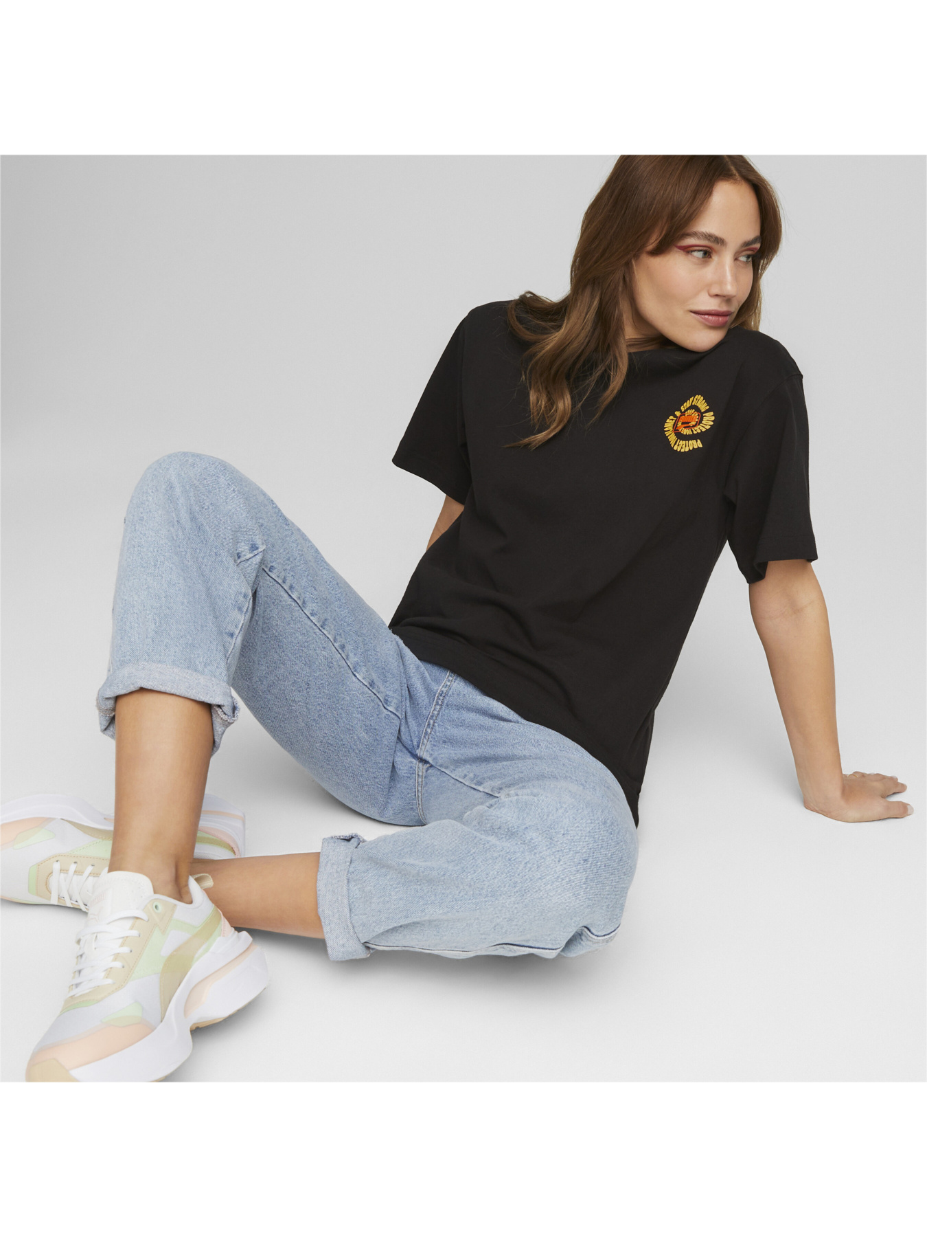 Футболка PUMA Downtown Relaxed Graphic Tee модель 539724 Фото
