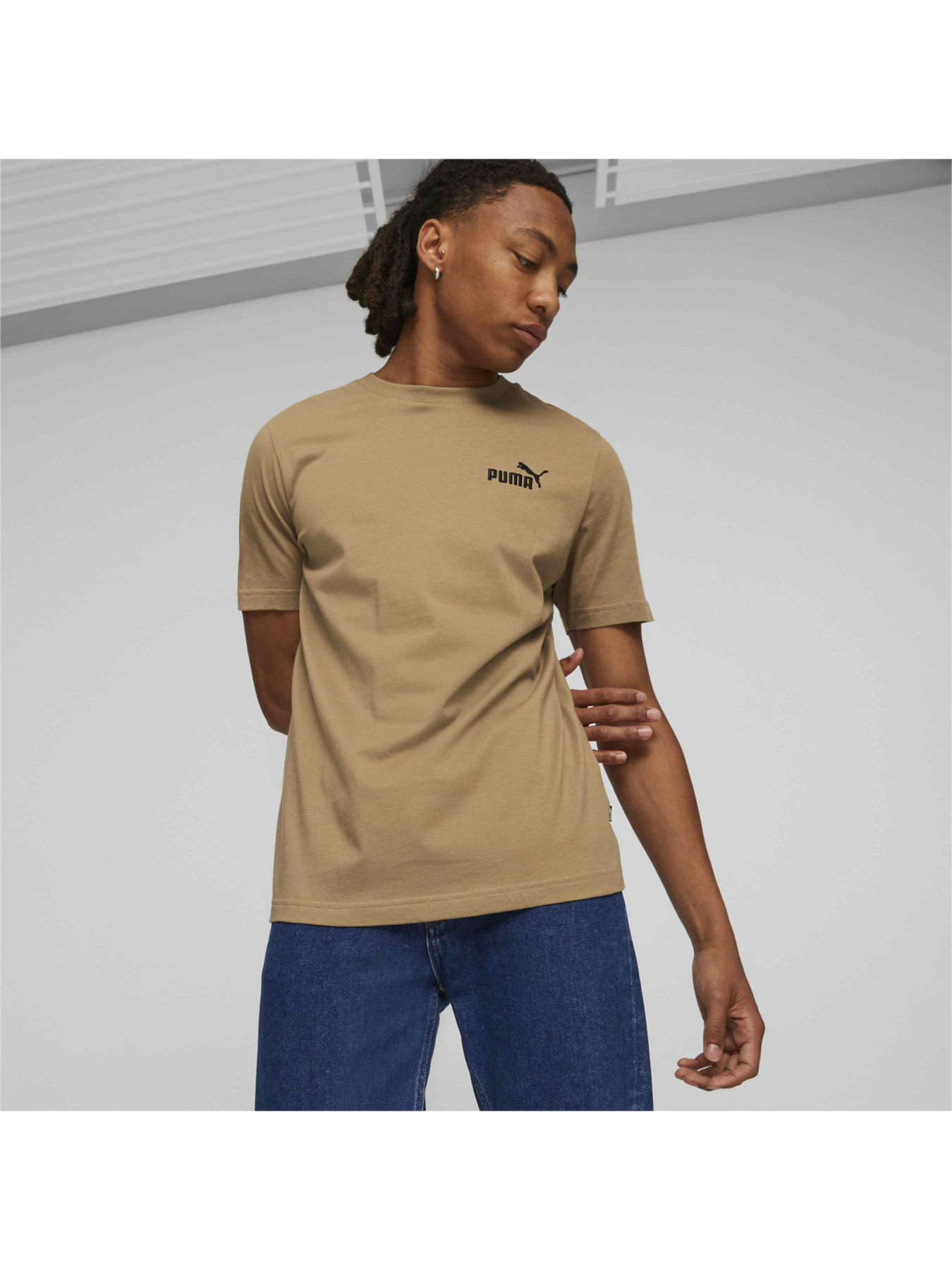 Футболка PUMA Ess Elevated Embroidered Tee модель 675973 Футболка PUMA Ess Elevated Embroidered Tee модель 675973 Фото