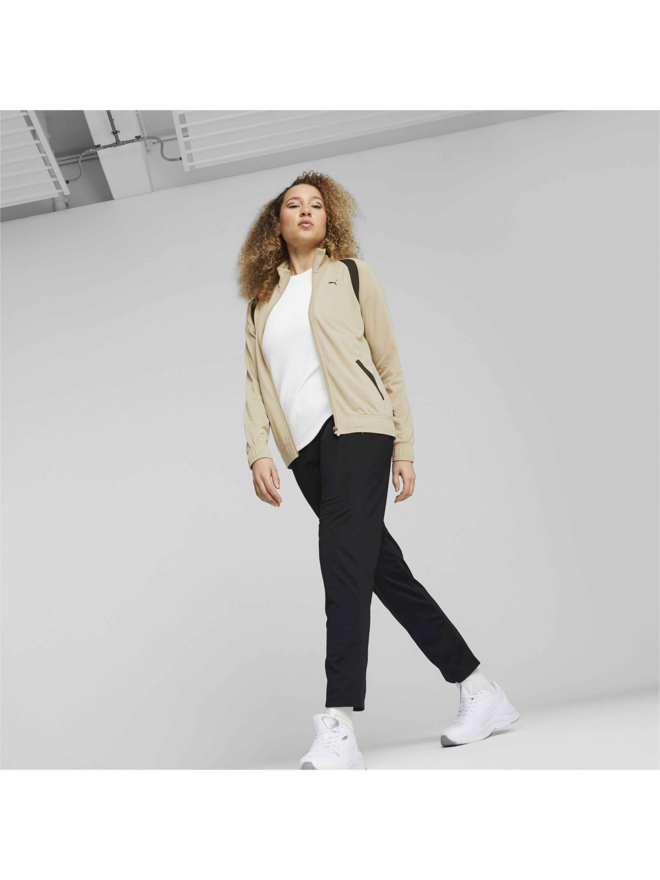 Спортивний костюм PUMA Classic Tricot Suit op модель 675234 Спортивний костюм PUMA Classic Tricot Suit op модель 675234 Фото