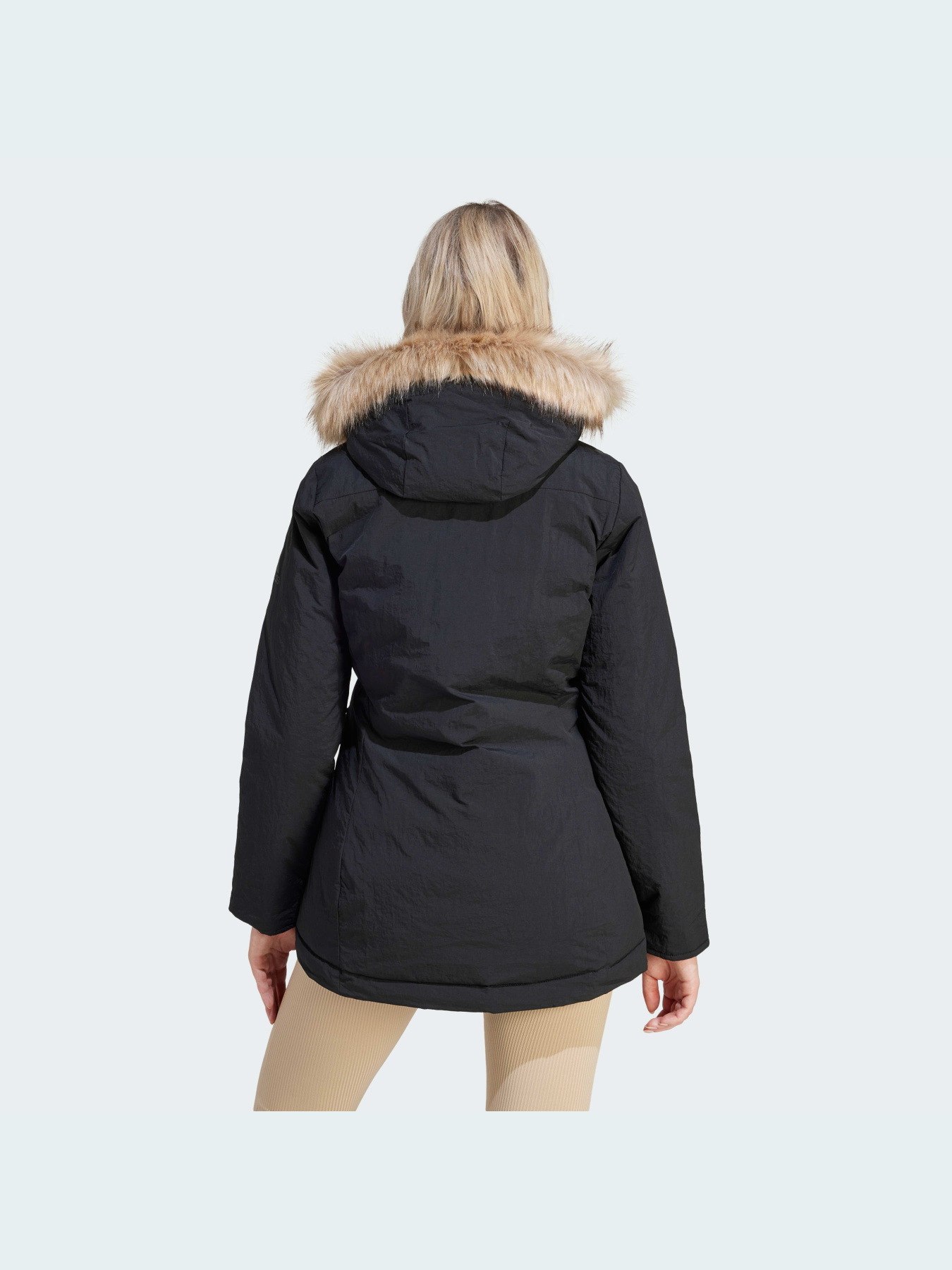 Зимняя куртка Adidas модель IJ8260 Зимняя куртка Adidas модель IJ8260 Фото