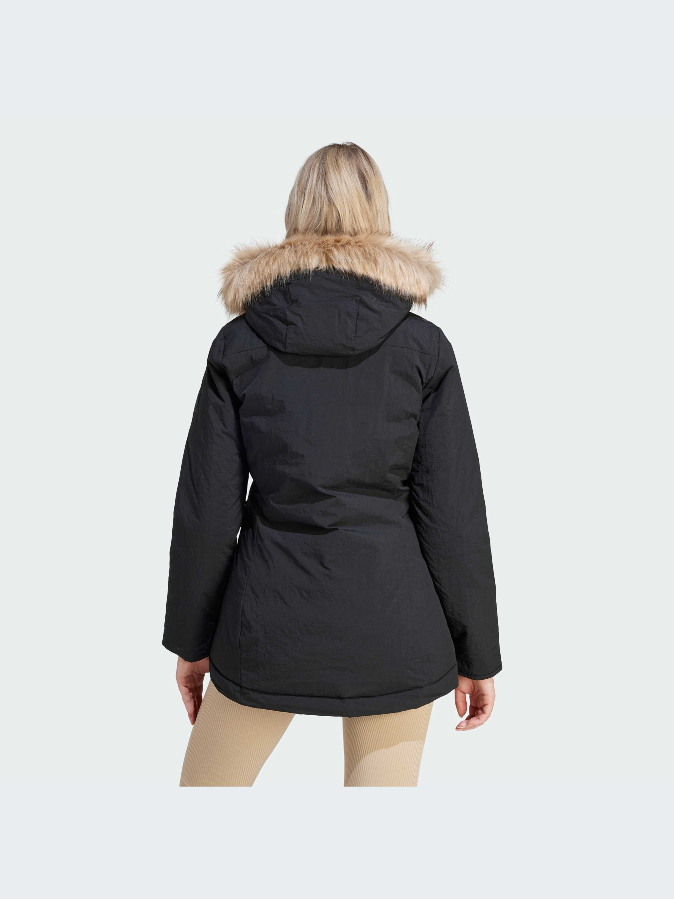 Зимняя куртка Adidas модель IJ8260 Зимняя куртка Adidas модель IJ8260 Фото