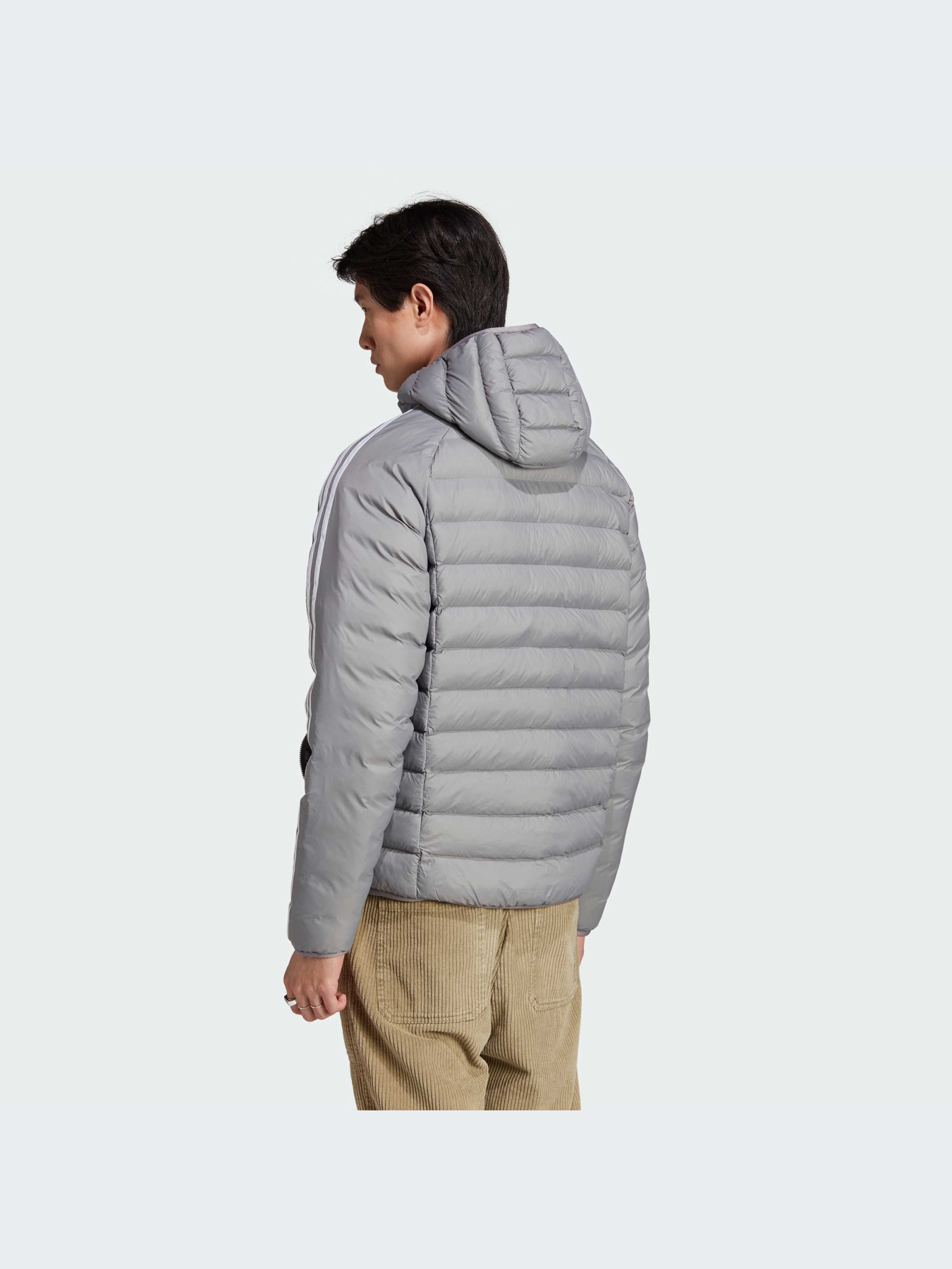 Демисезонная куртка Adidas модель HZ0689 Демисезонная куртка Adidas модель HZ0689 Фото