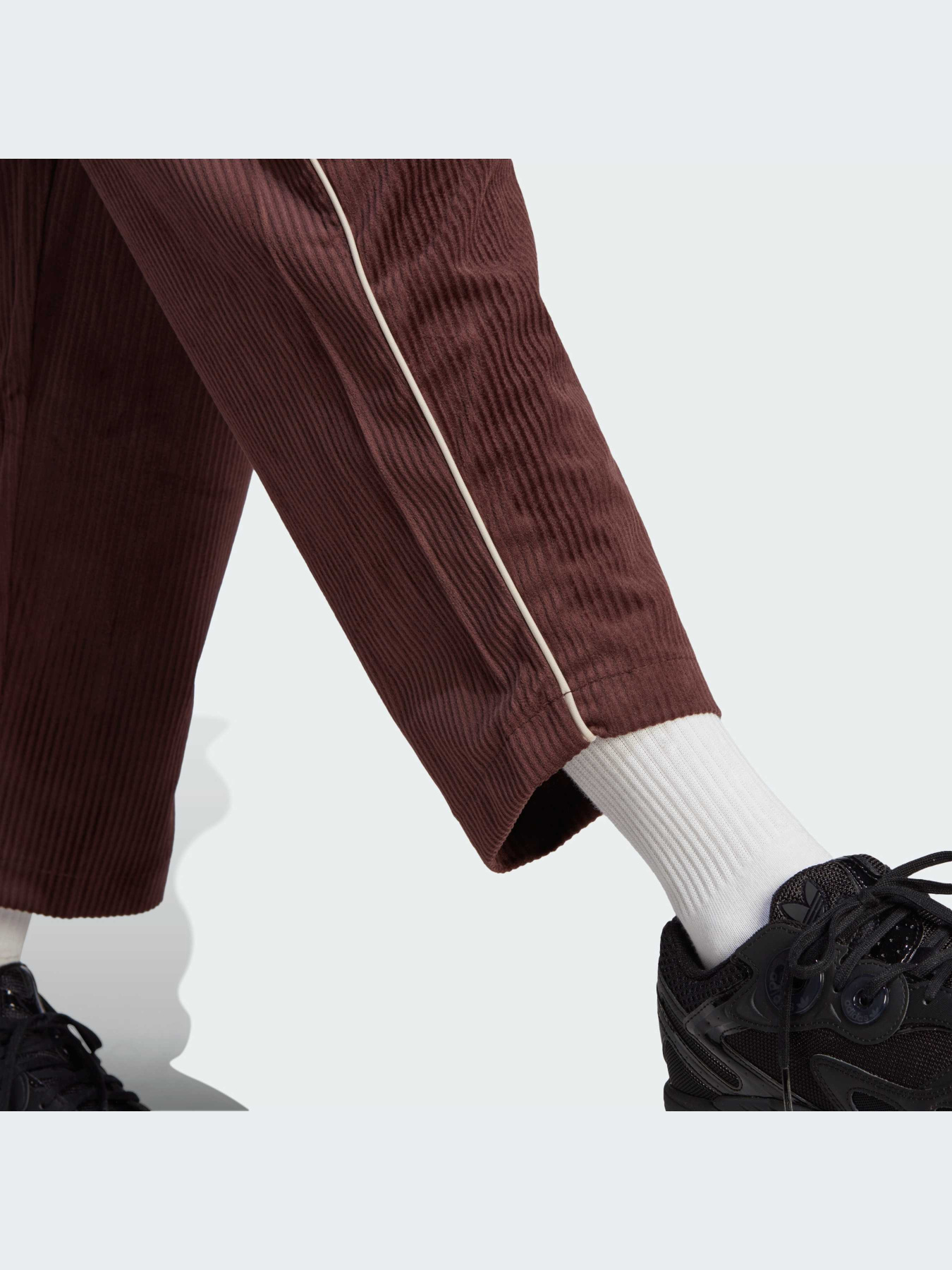 Брюки повседневные Adidas Adicolor модель II8083 Фото