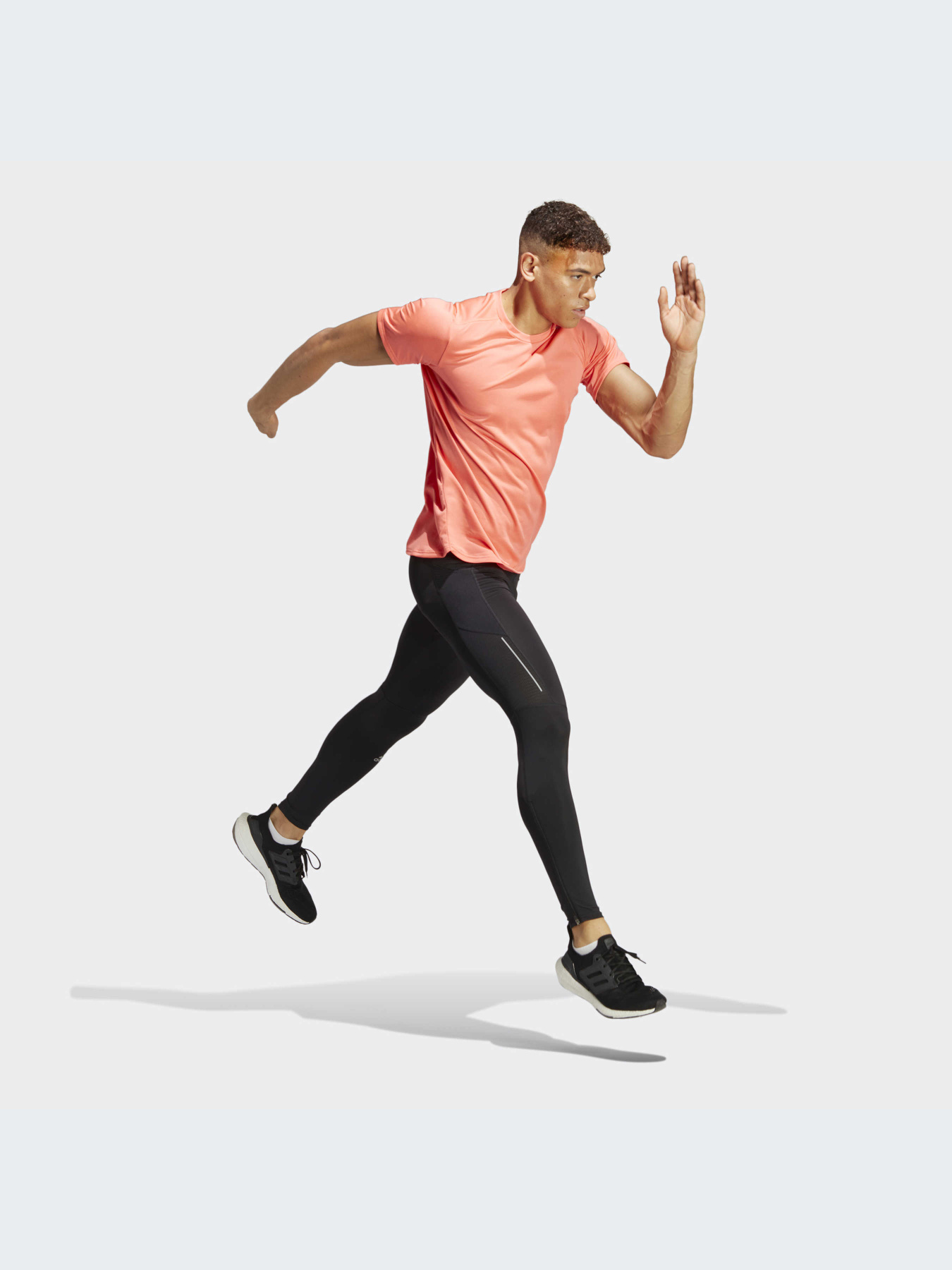 Спортивна футболка Adidas модель IB8943 Спортивна футболка Adidas модель IB8943 Фото