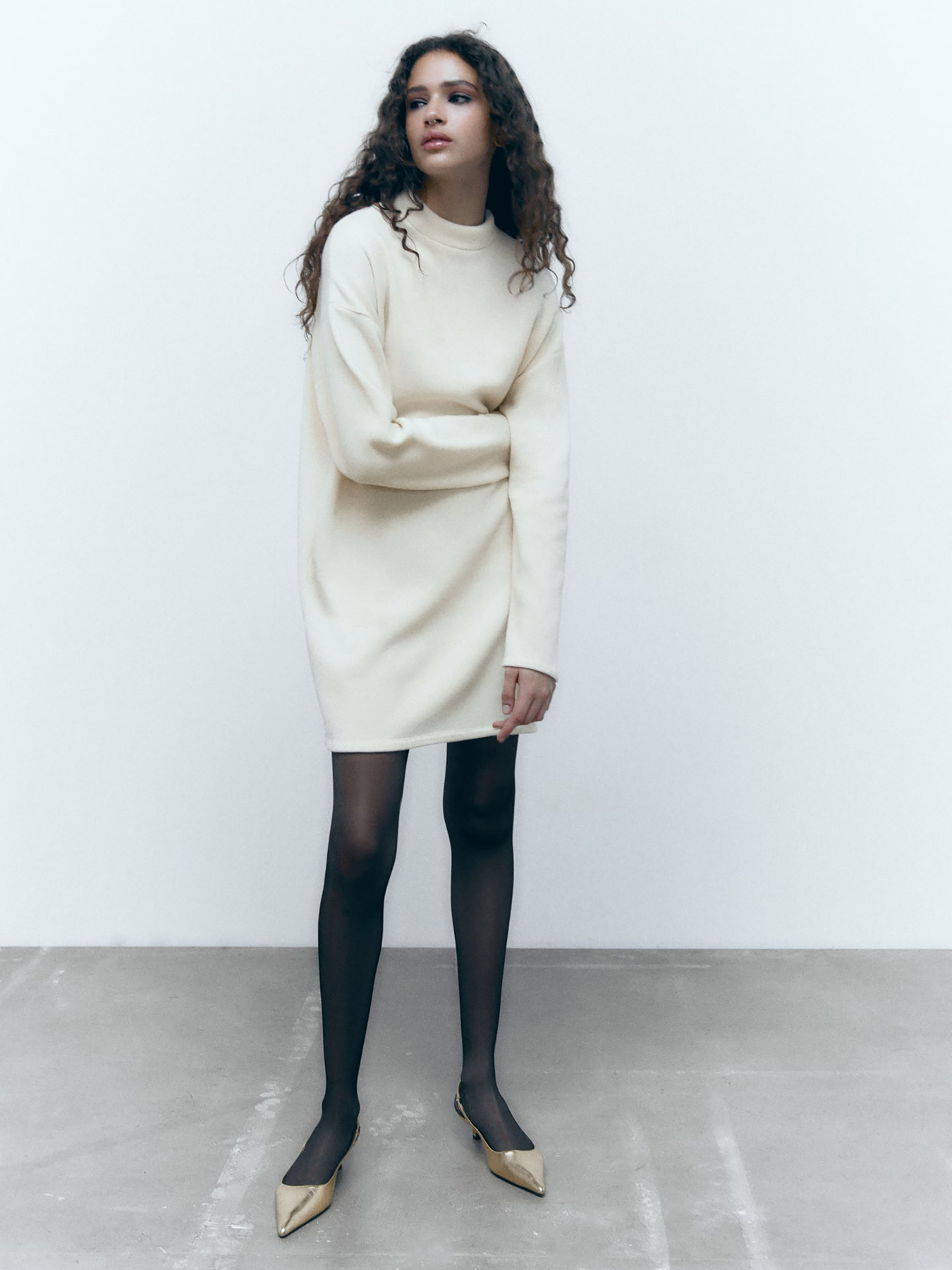 Платье мини ZARA модель 68590 Платье мини ZARA модель 68590 Фото